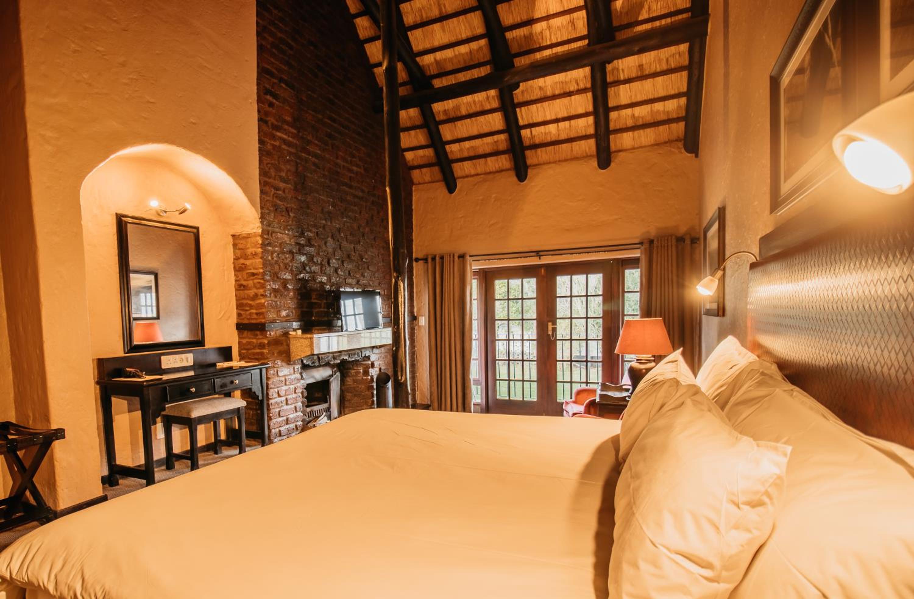 King Suite with Balcony - Photo 11