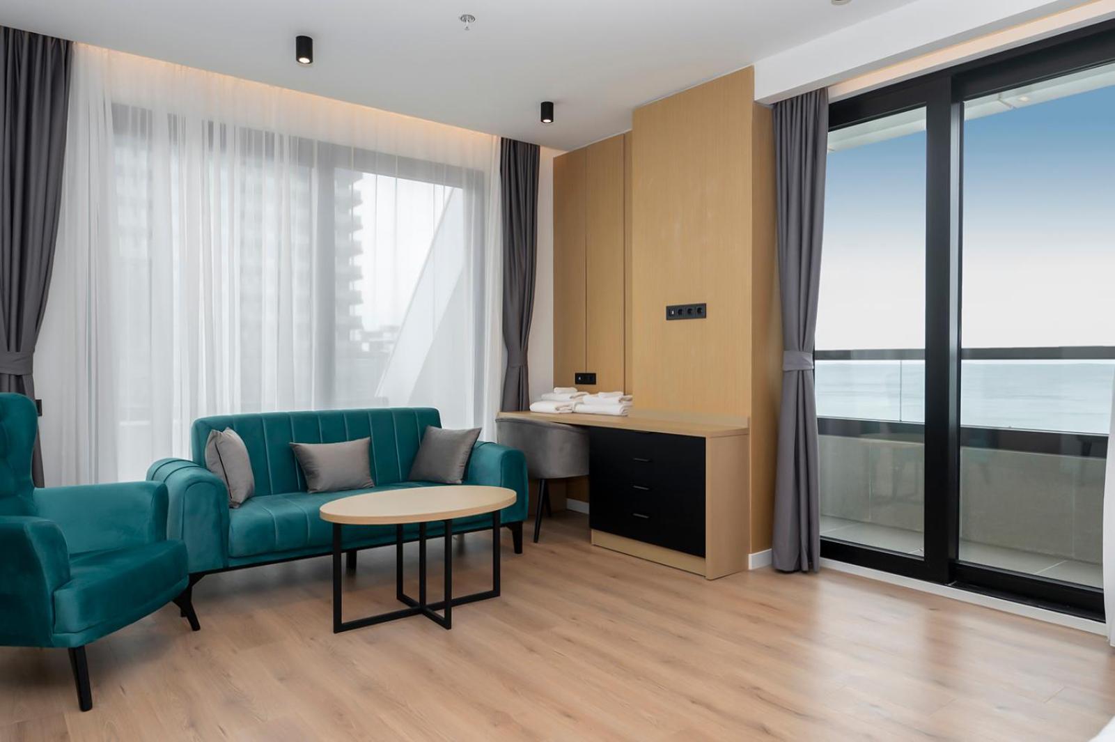 Suite with Terrace - Photo 13