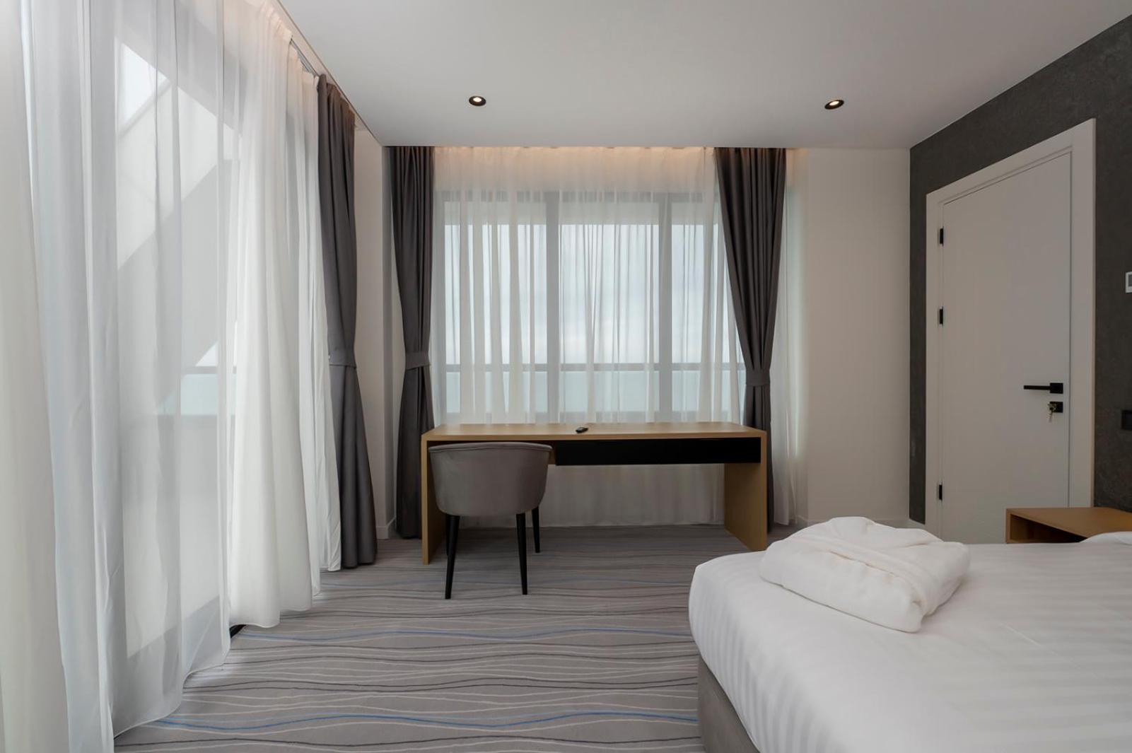 Suite with Terrace - Photo 8