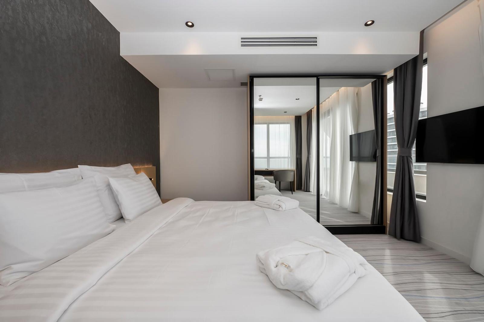 Suite with Terrace - Photo 7