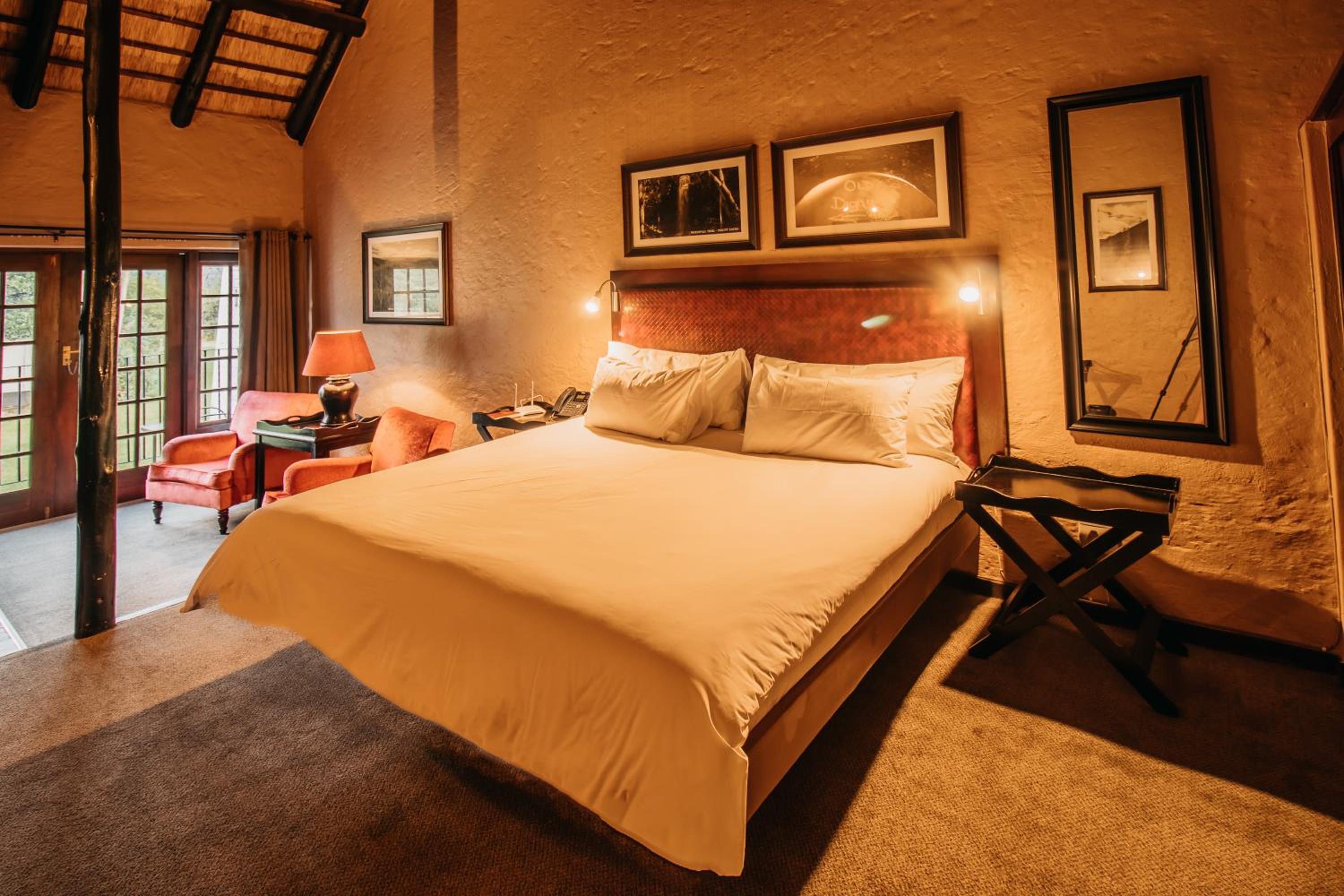 King Suite with Balcony - Photo 2