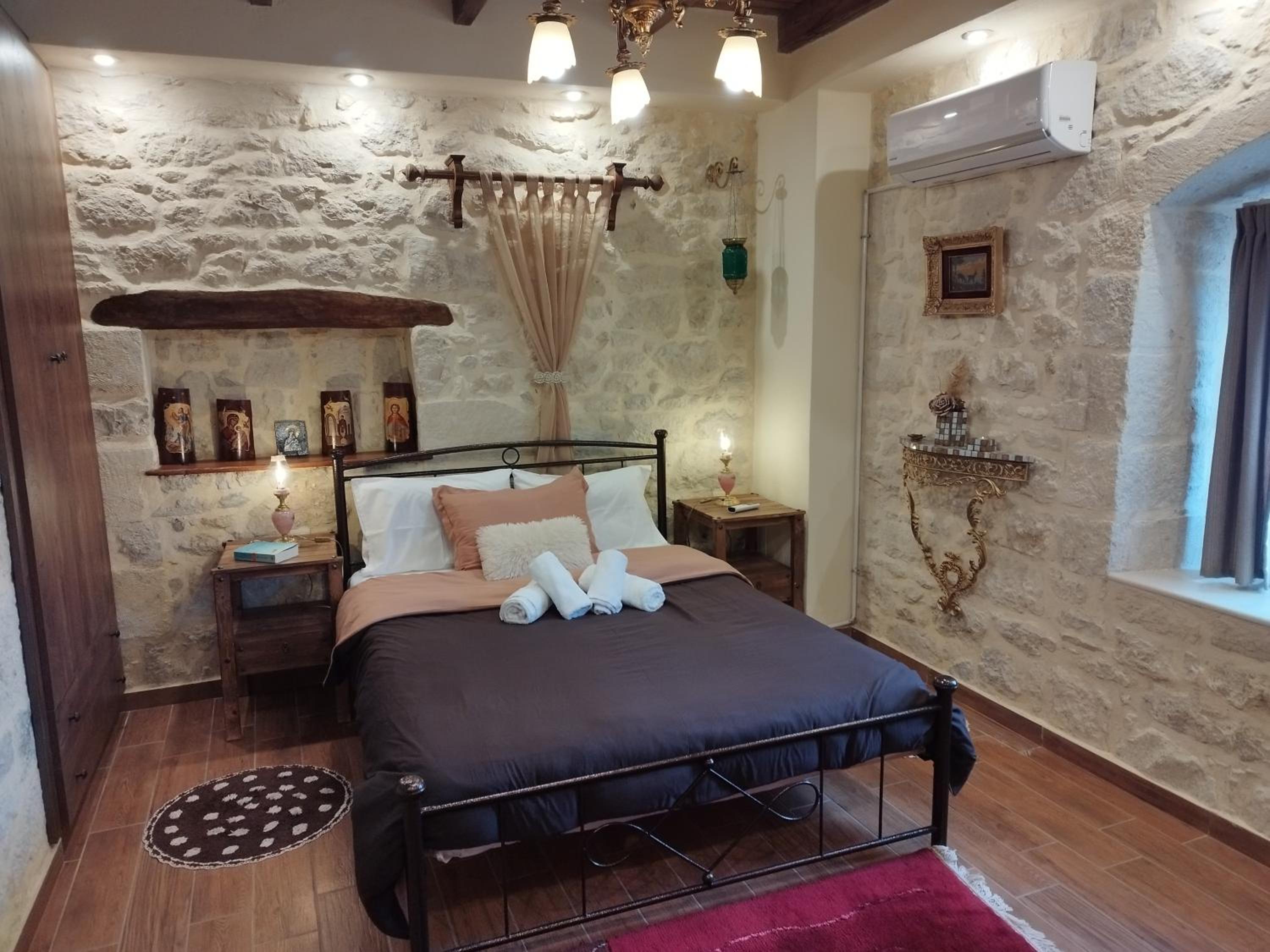 One-Bedroom House photo 1