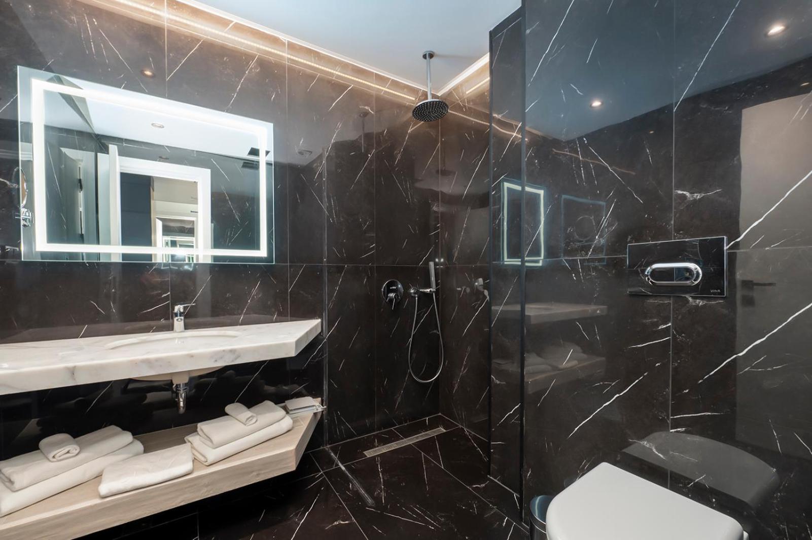 Junior Suite with Sea View - Photo 2