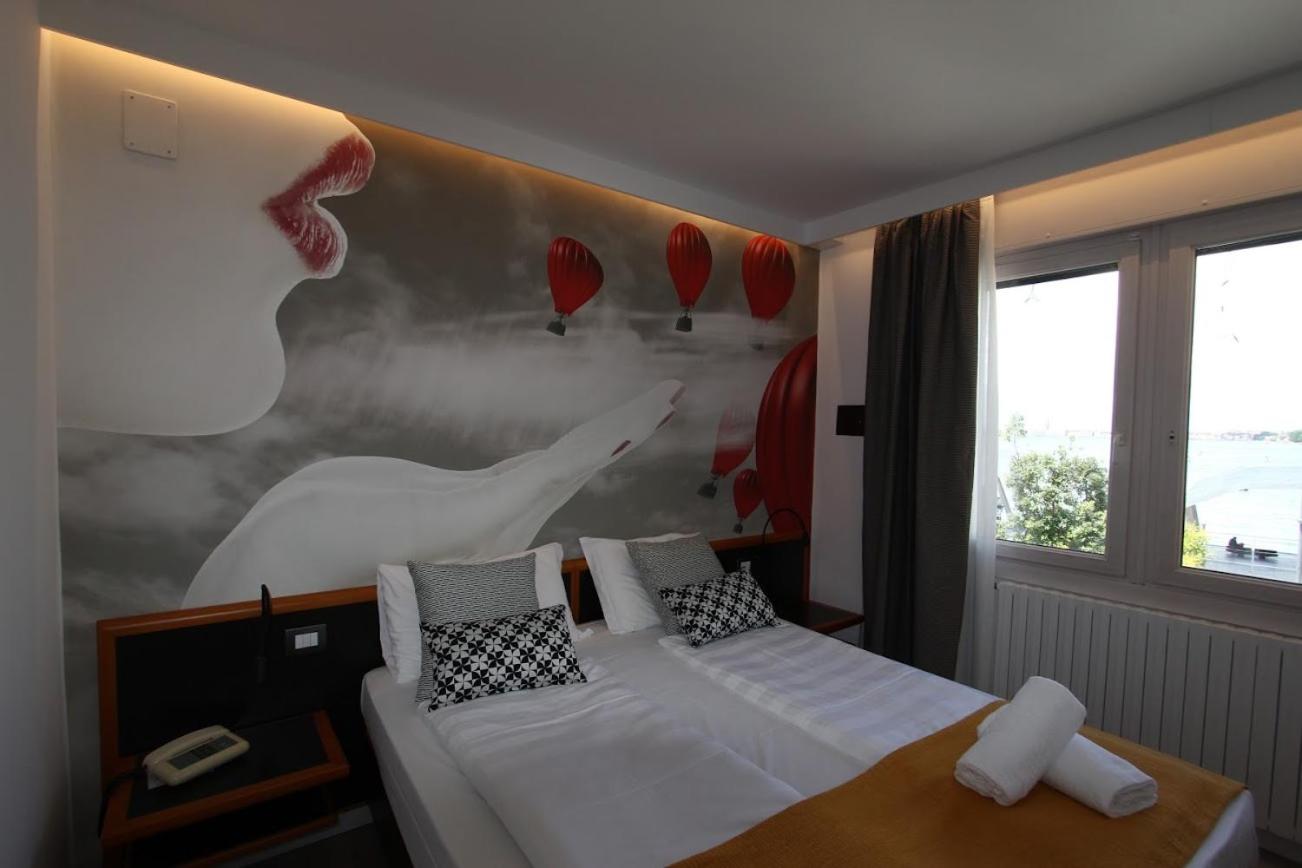 Double Room with Lagoon View - Photo 4