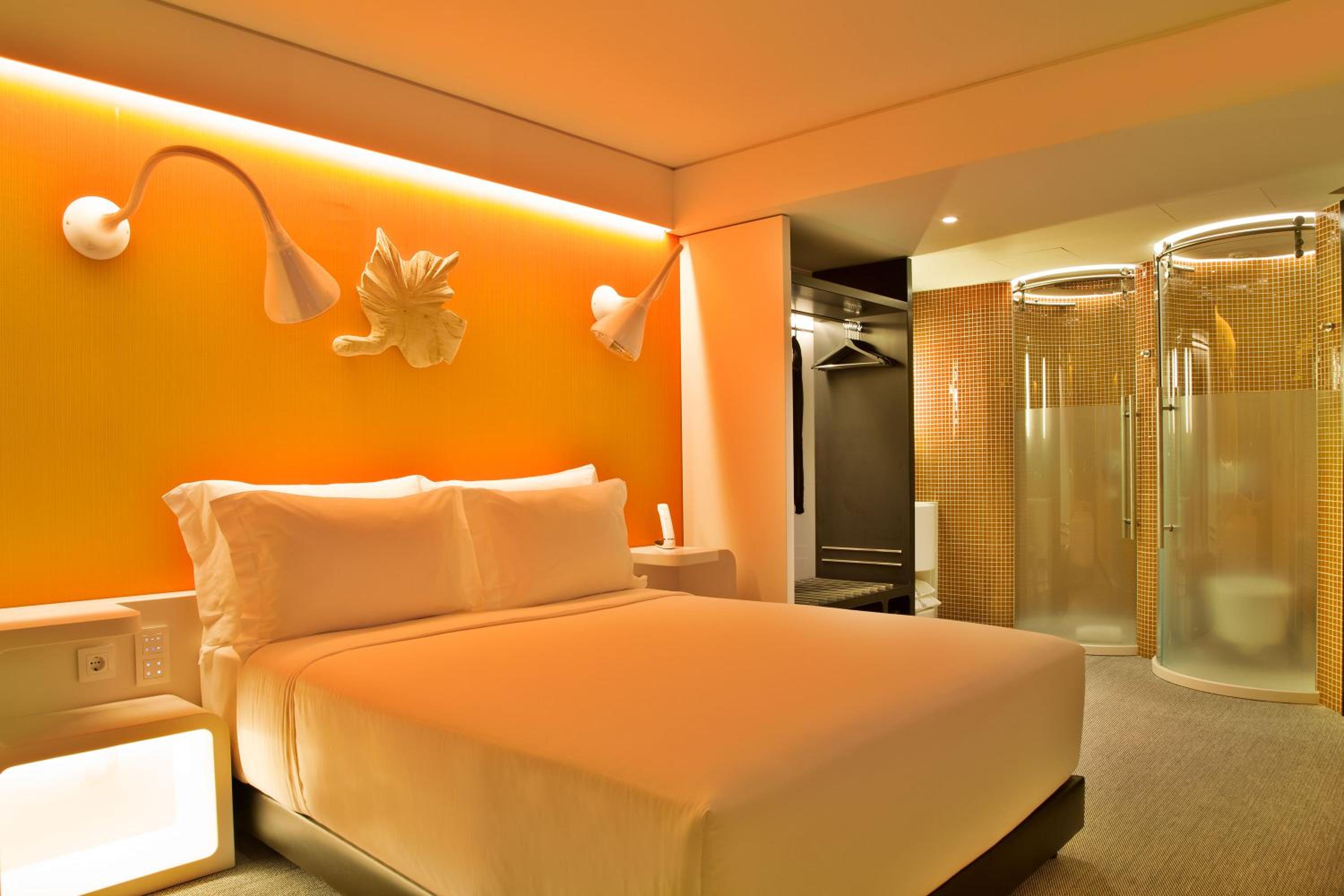 Deluxe Double or Twin Room with City View photo 2