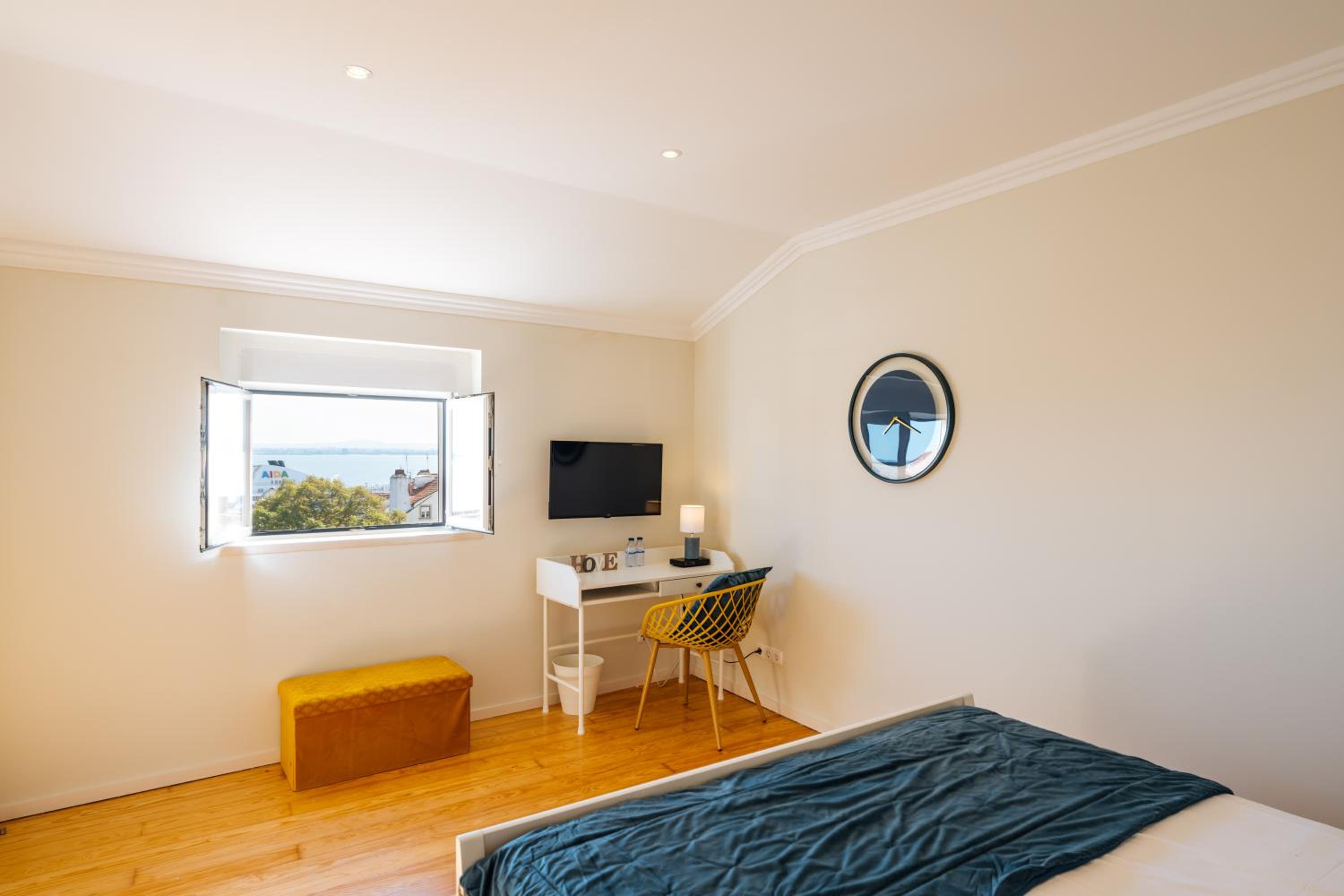 Double Room with River View and Shared Bathroom