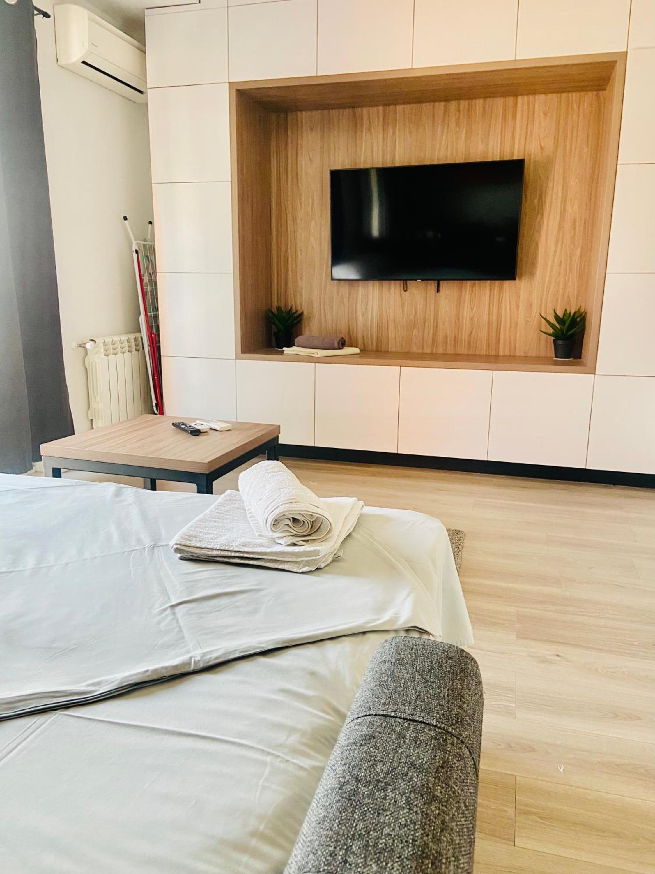 Studio Apartment - Photo 32