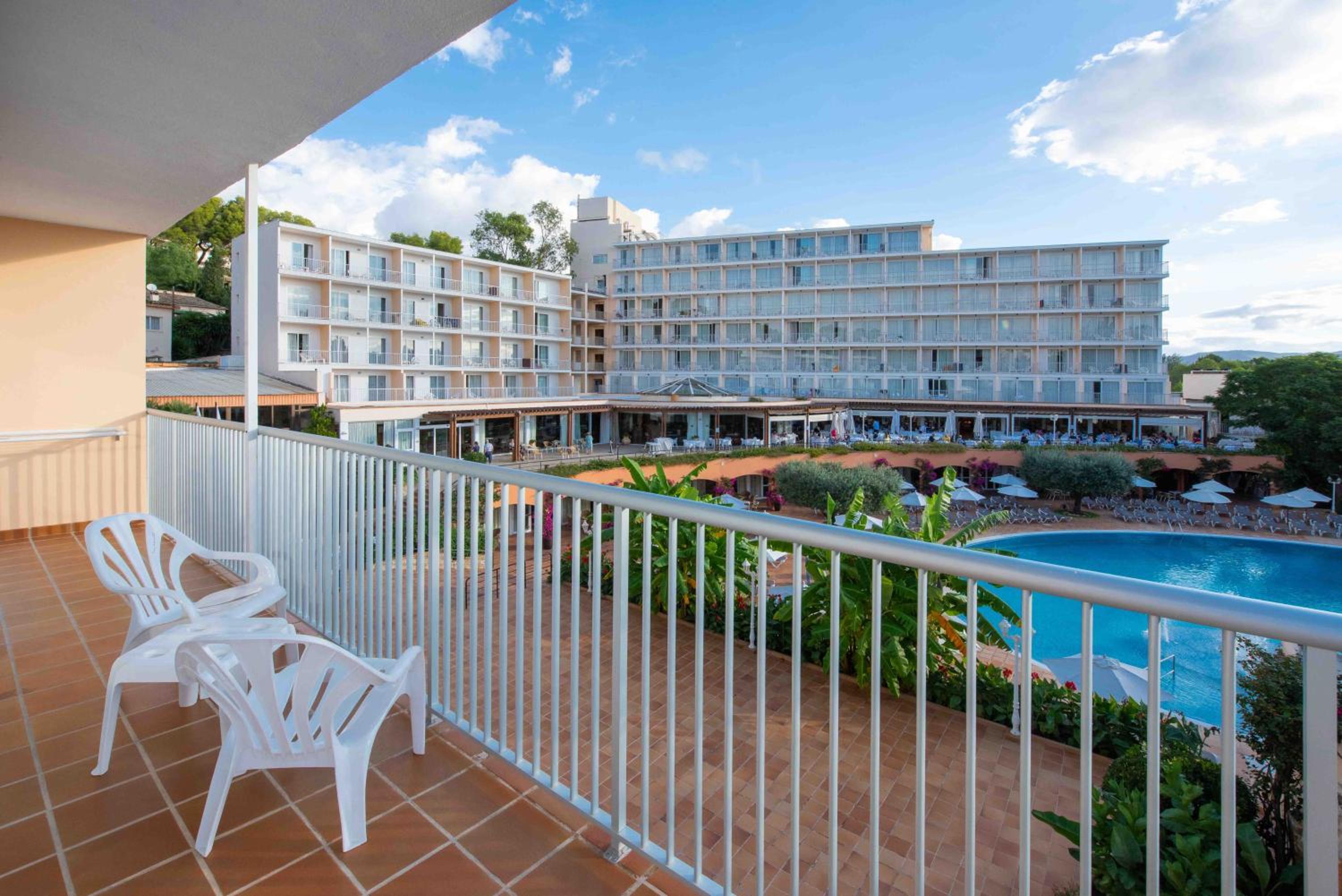 Superior One-Bedroom Apartment With Pool View