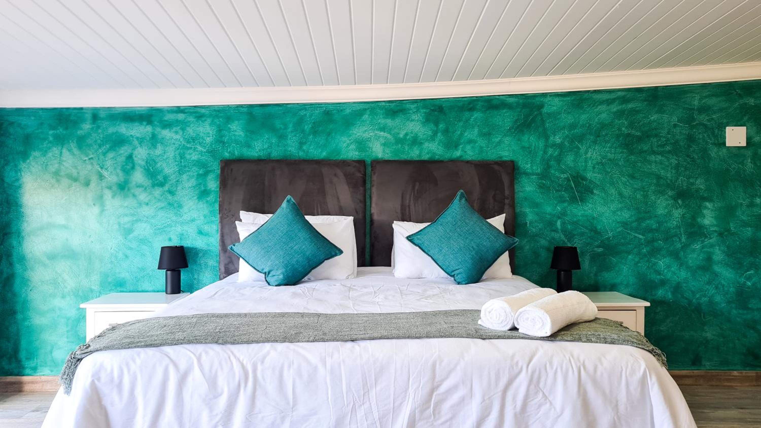 Standard King Room - Photo 2