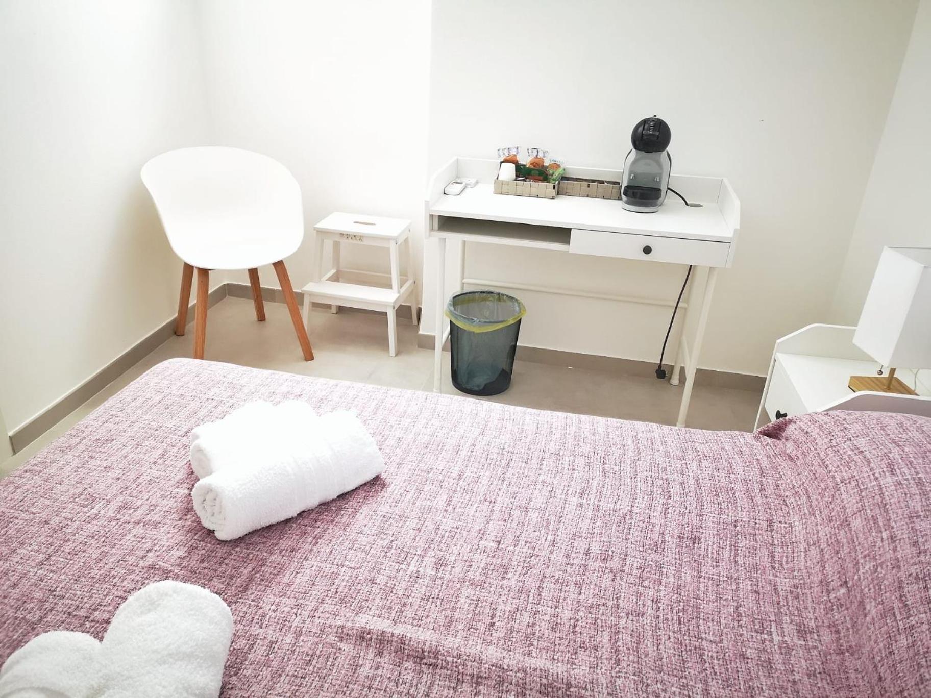 Double Room with Private Bathroom photo 2