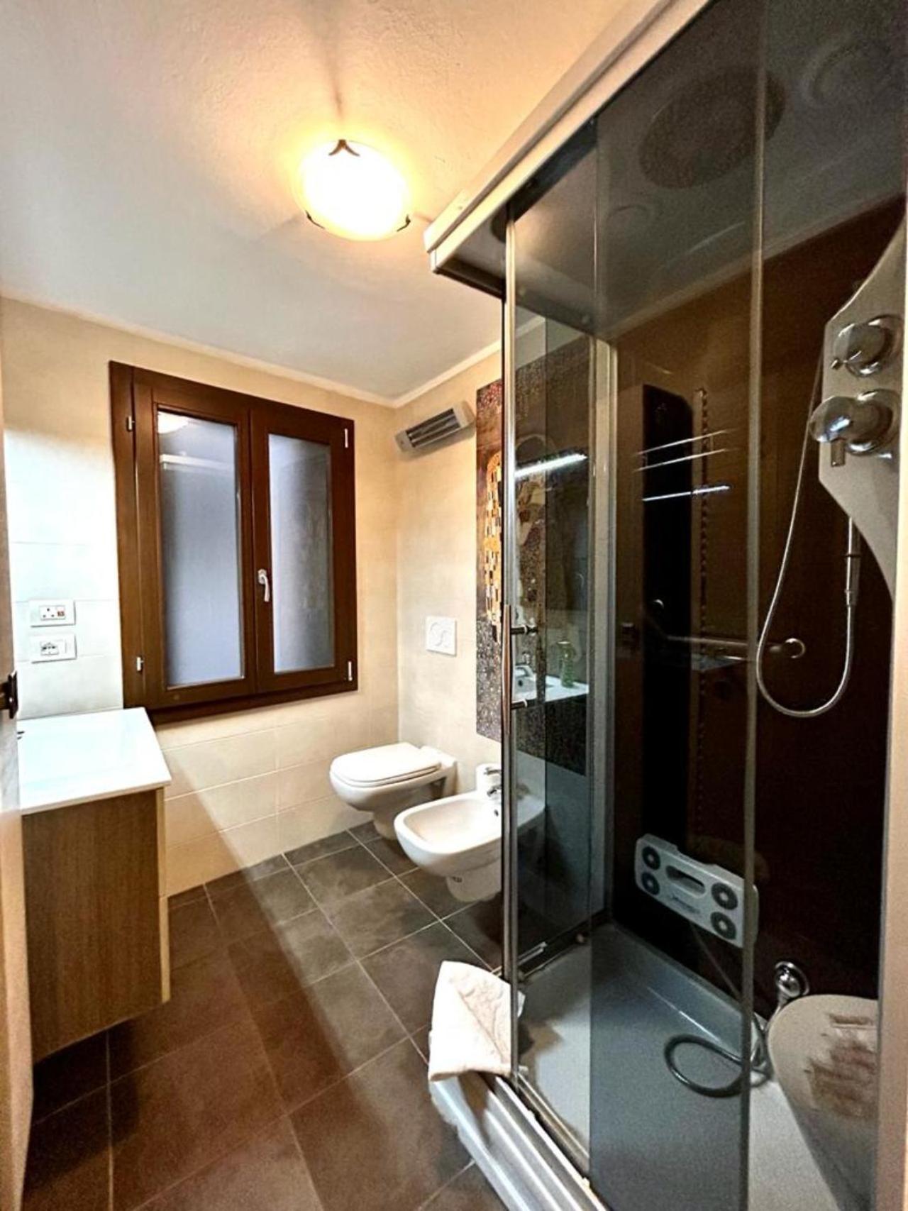 One-Bedroom Apartment - Second Floor - San Marco 2247 photo 2