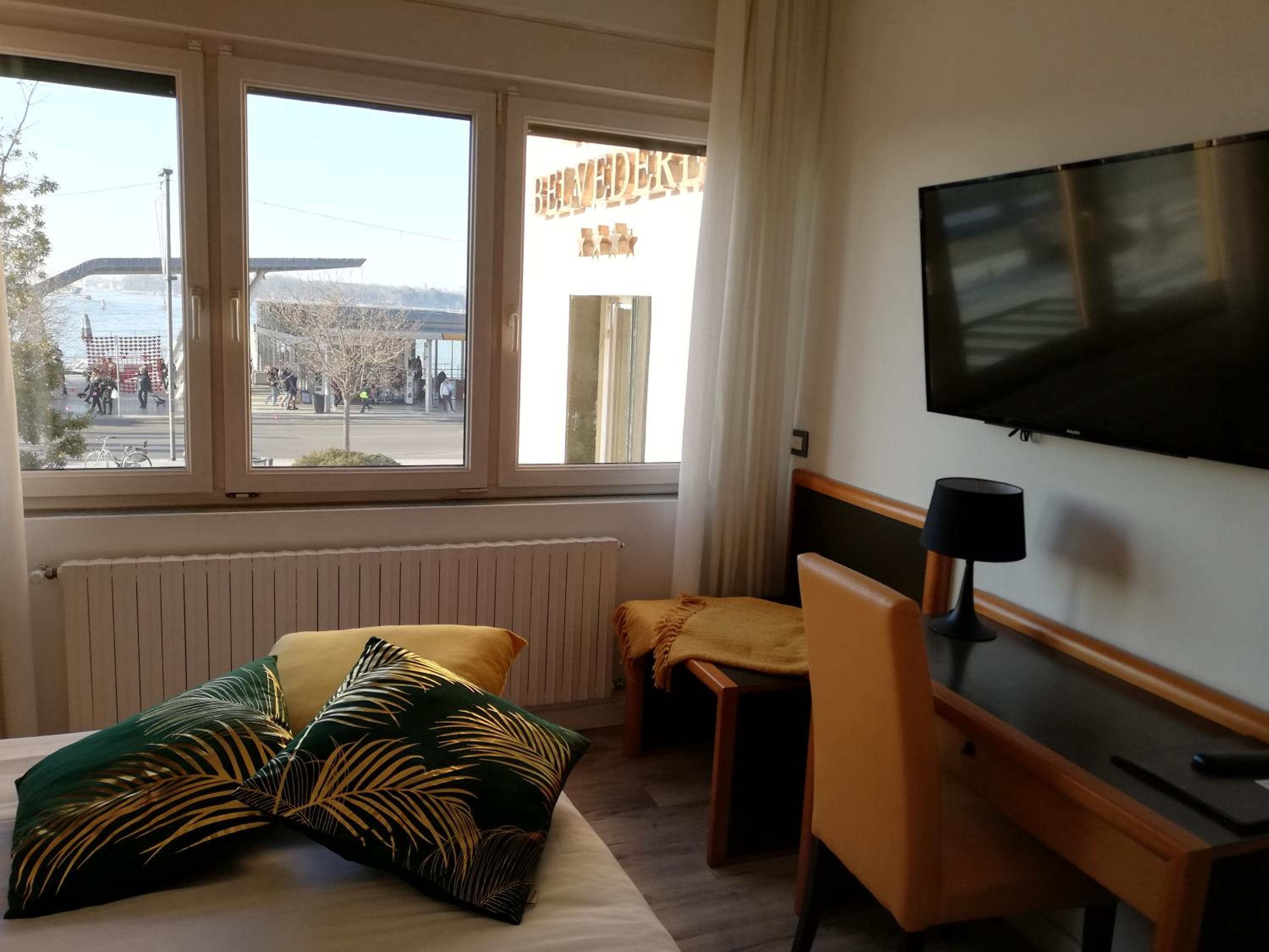 Double Room with Lagoon View - Photo 1