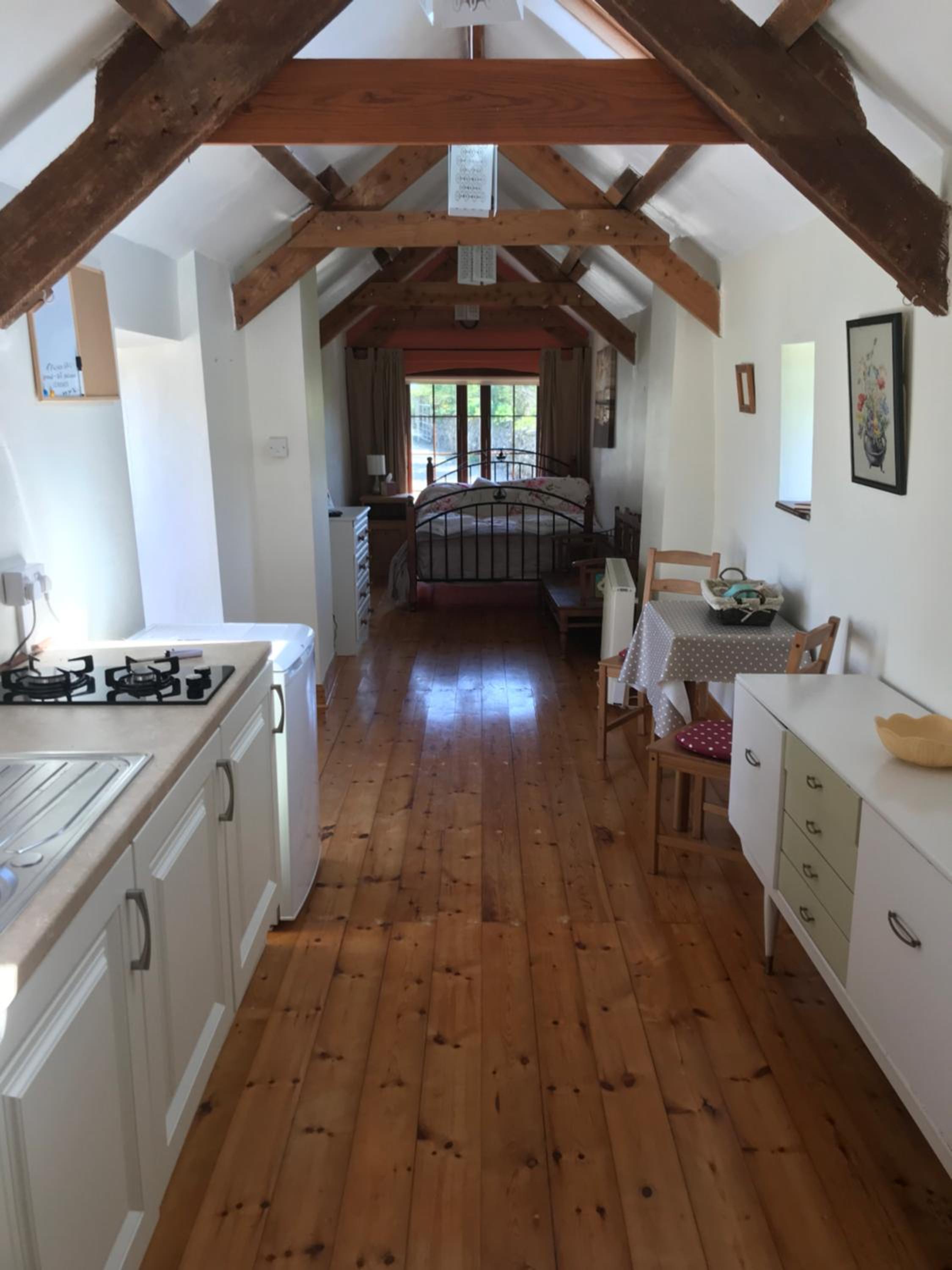 One-Bedroom House - Photo 8