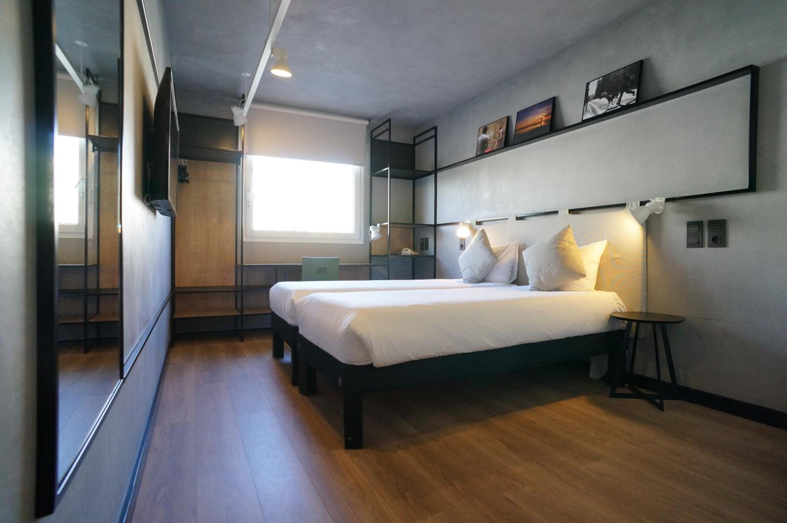 Superior Twin Room - Photo 4