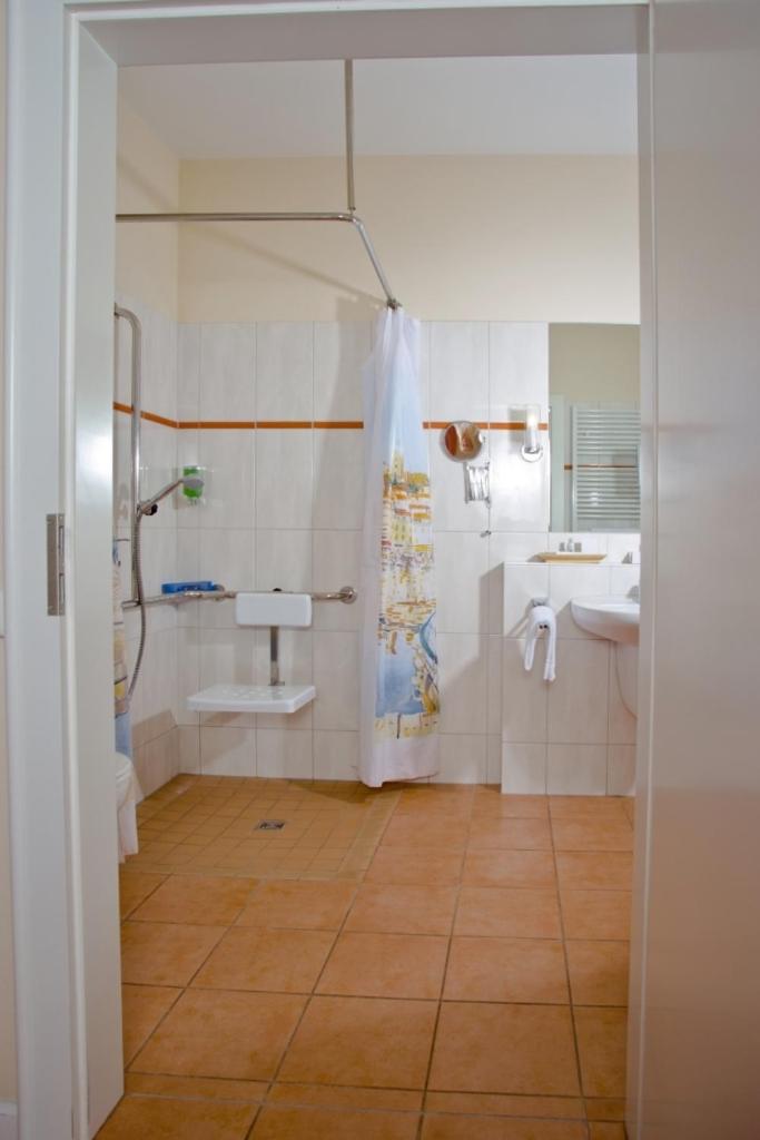 Double Room - Disability Access photo 2