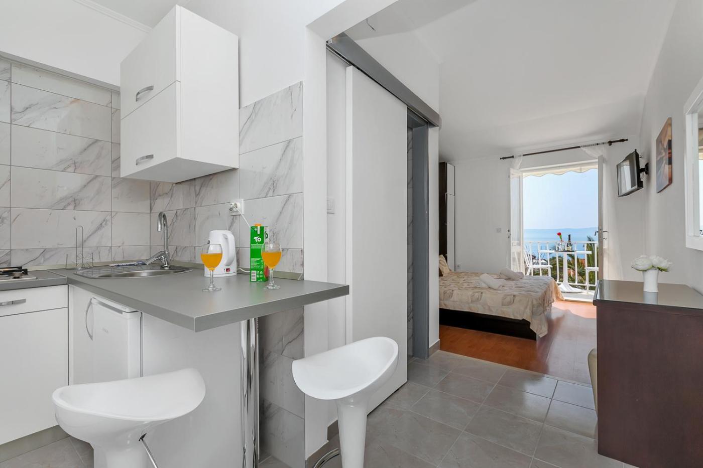 Studio Apartment with Sea View photo 1