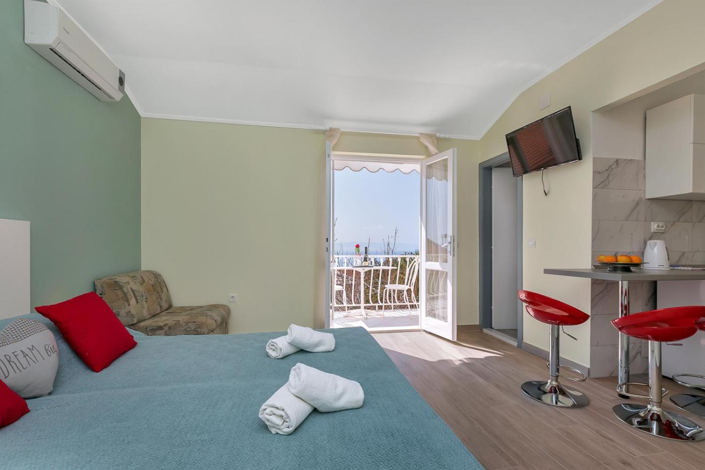 Studio Apartment with Sea View photo 1