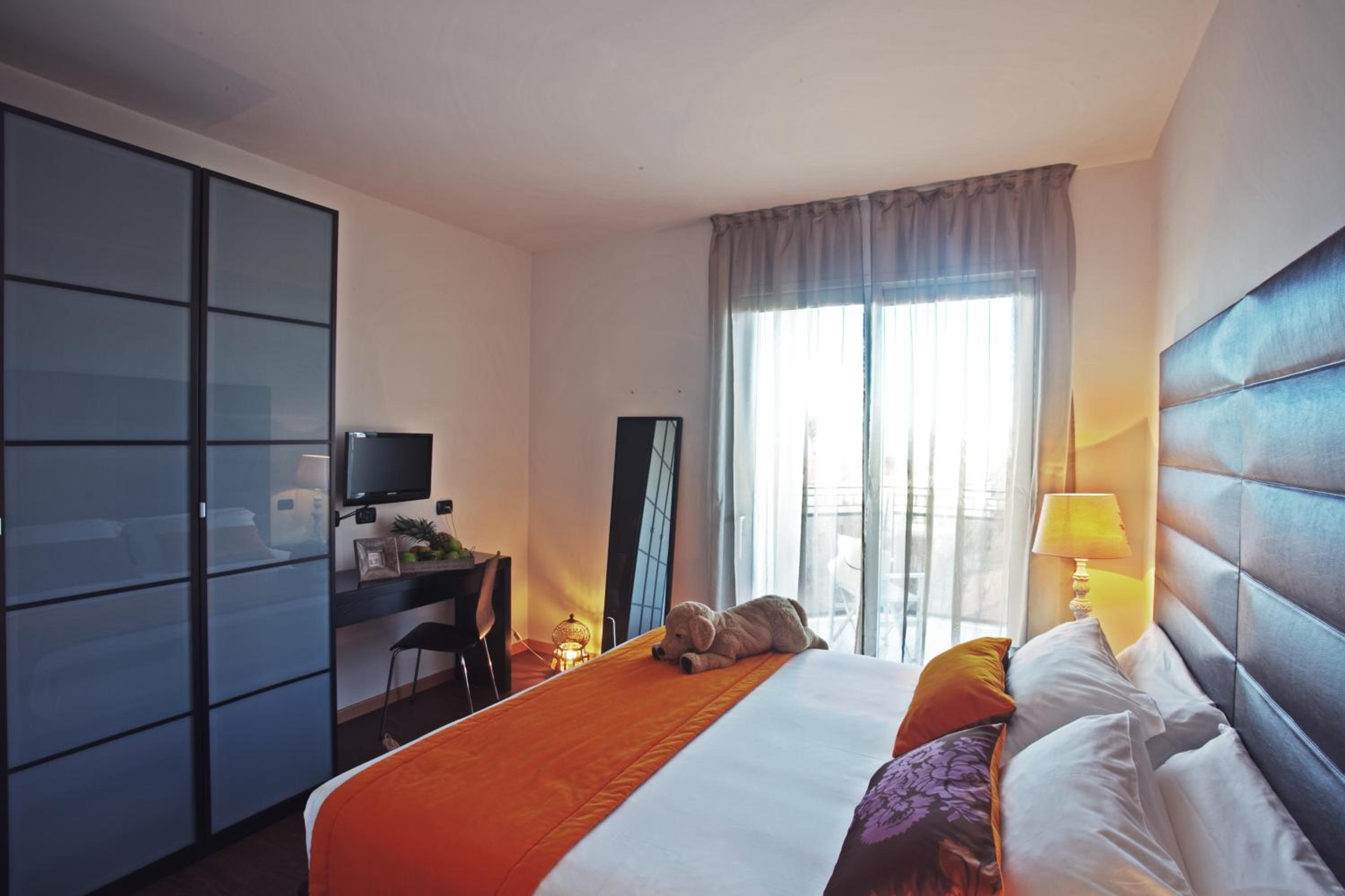Deluxe Junior Suite - Photo 1