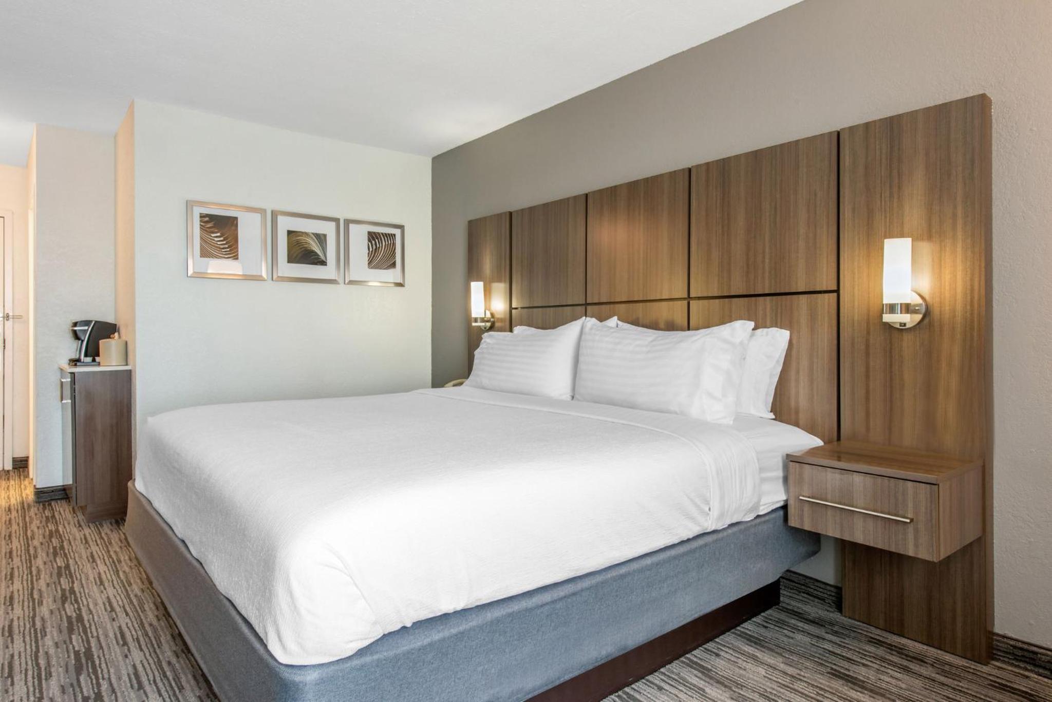 Standard King Room - Photo 2