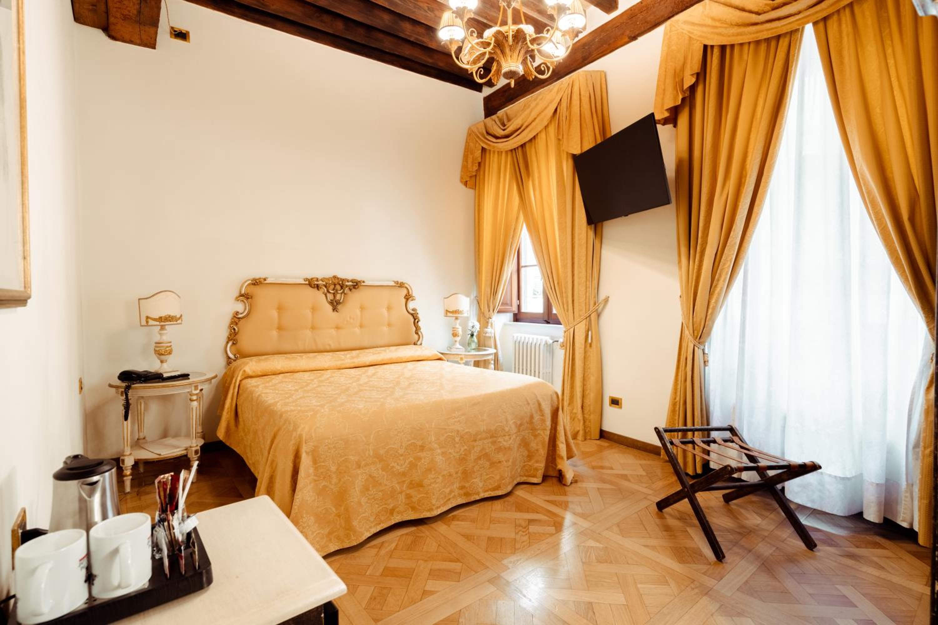 Double or Twin Room - Photo 12