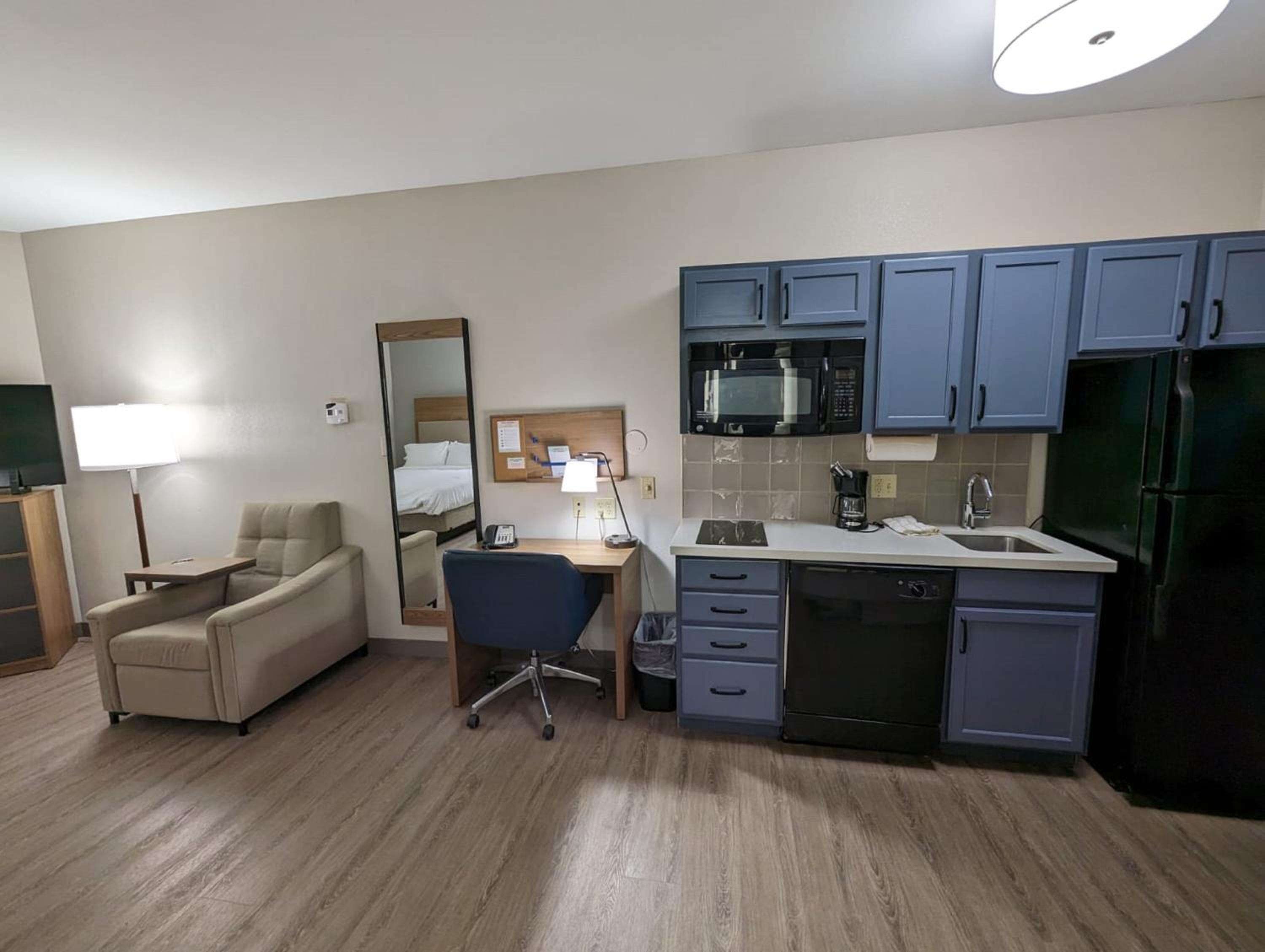 Studio Suite with Two Queen Beds - Photo 3