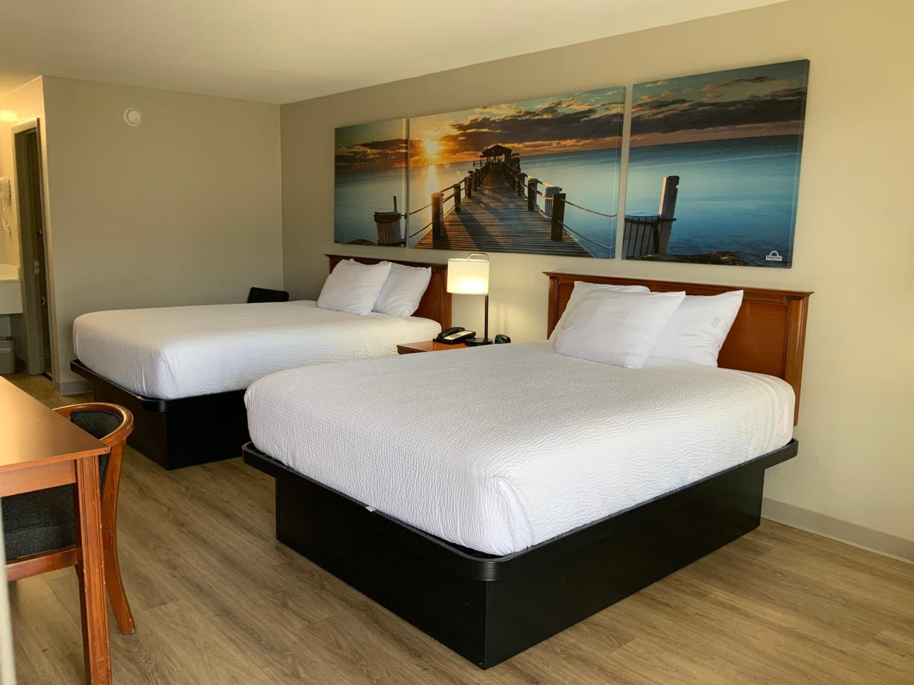 Queen Room with Two Queen Beds - Non-Smoking - Photo 1