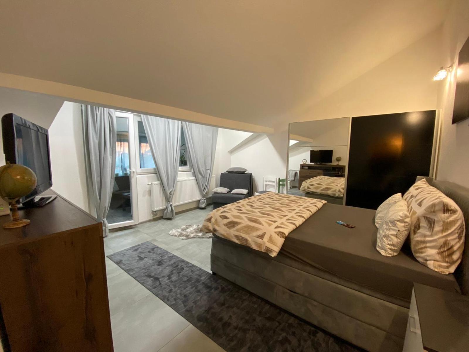 One-Bedroom Apartment photo 3
