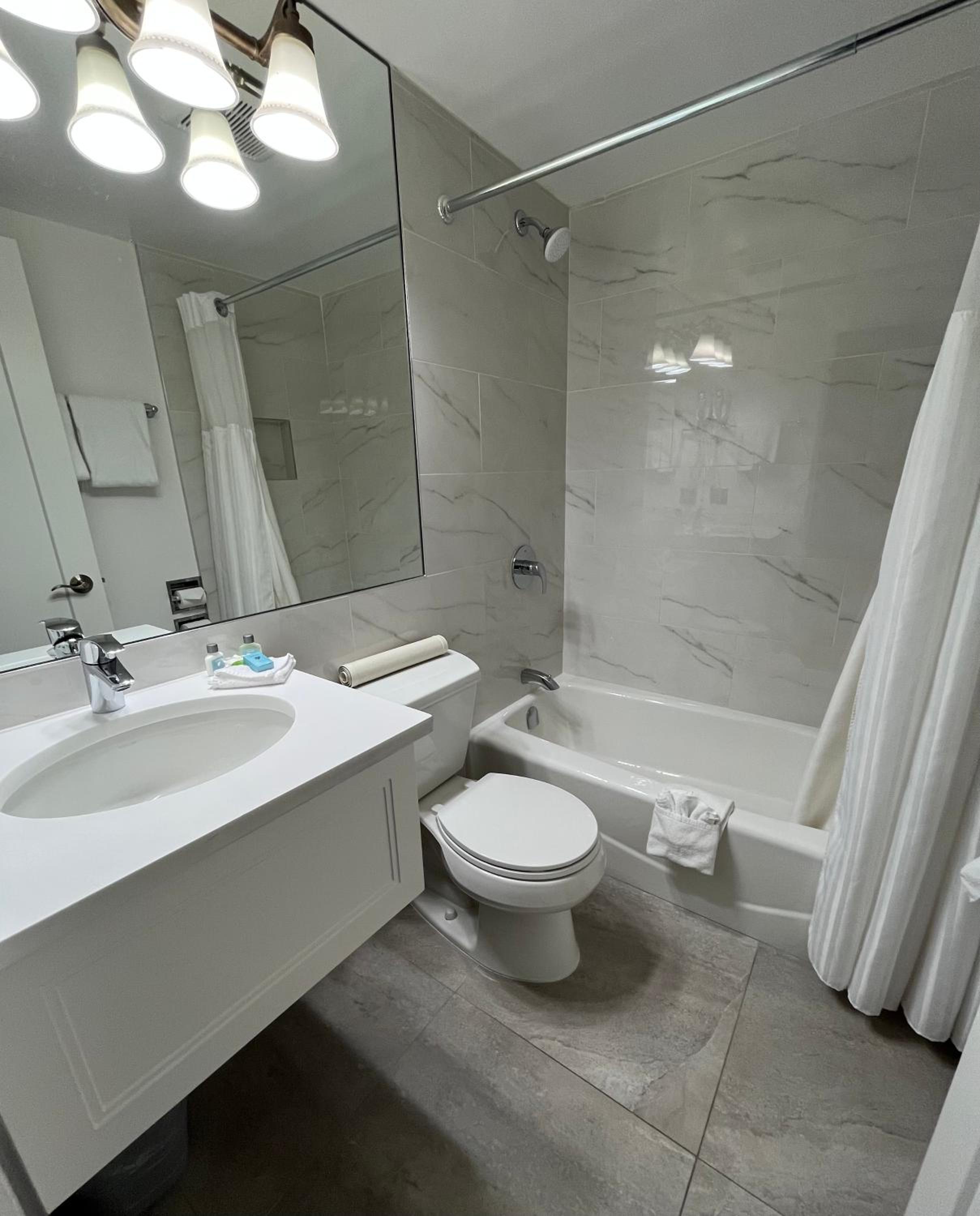 Double Room with Two Double Beds - Photo 8