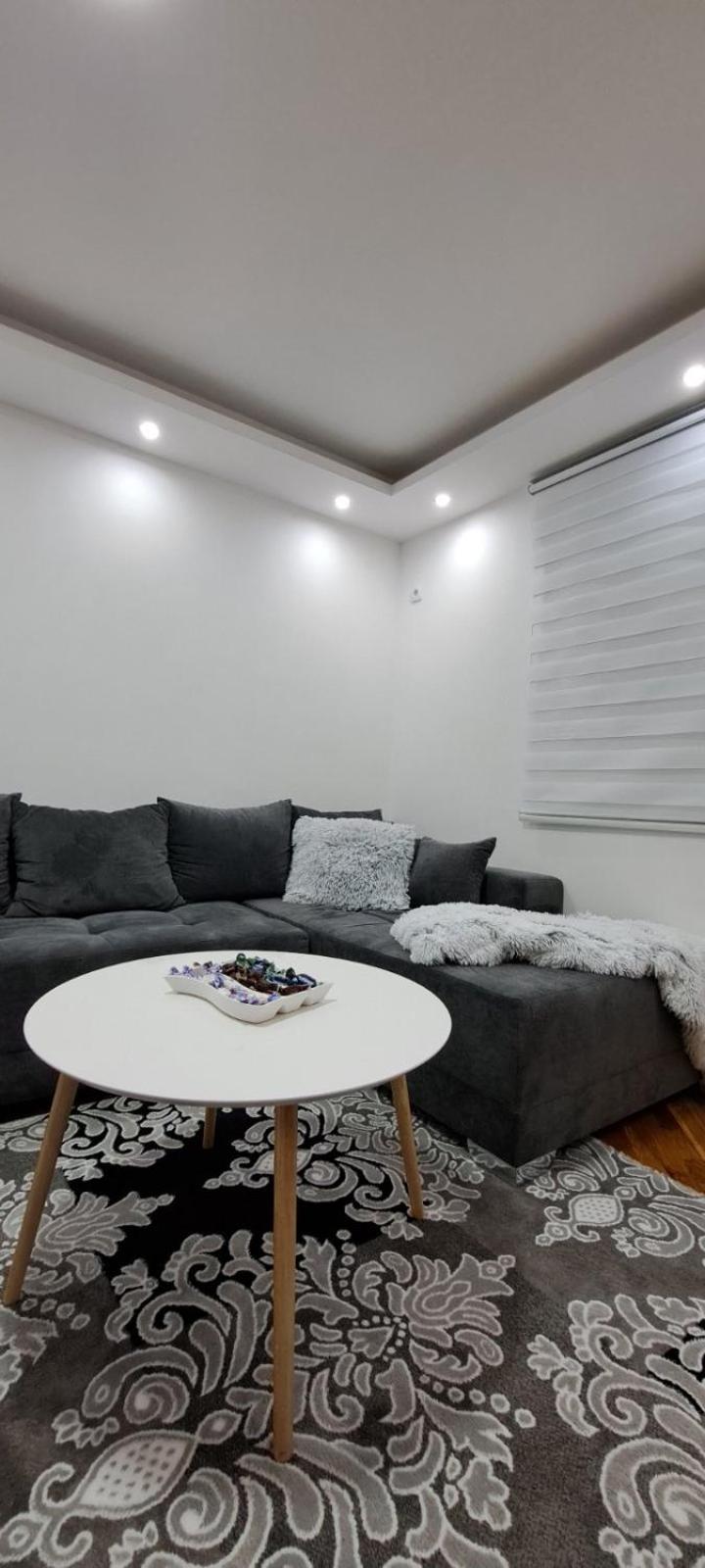 One-Bedroom Apartment photo 3