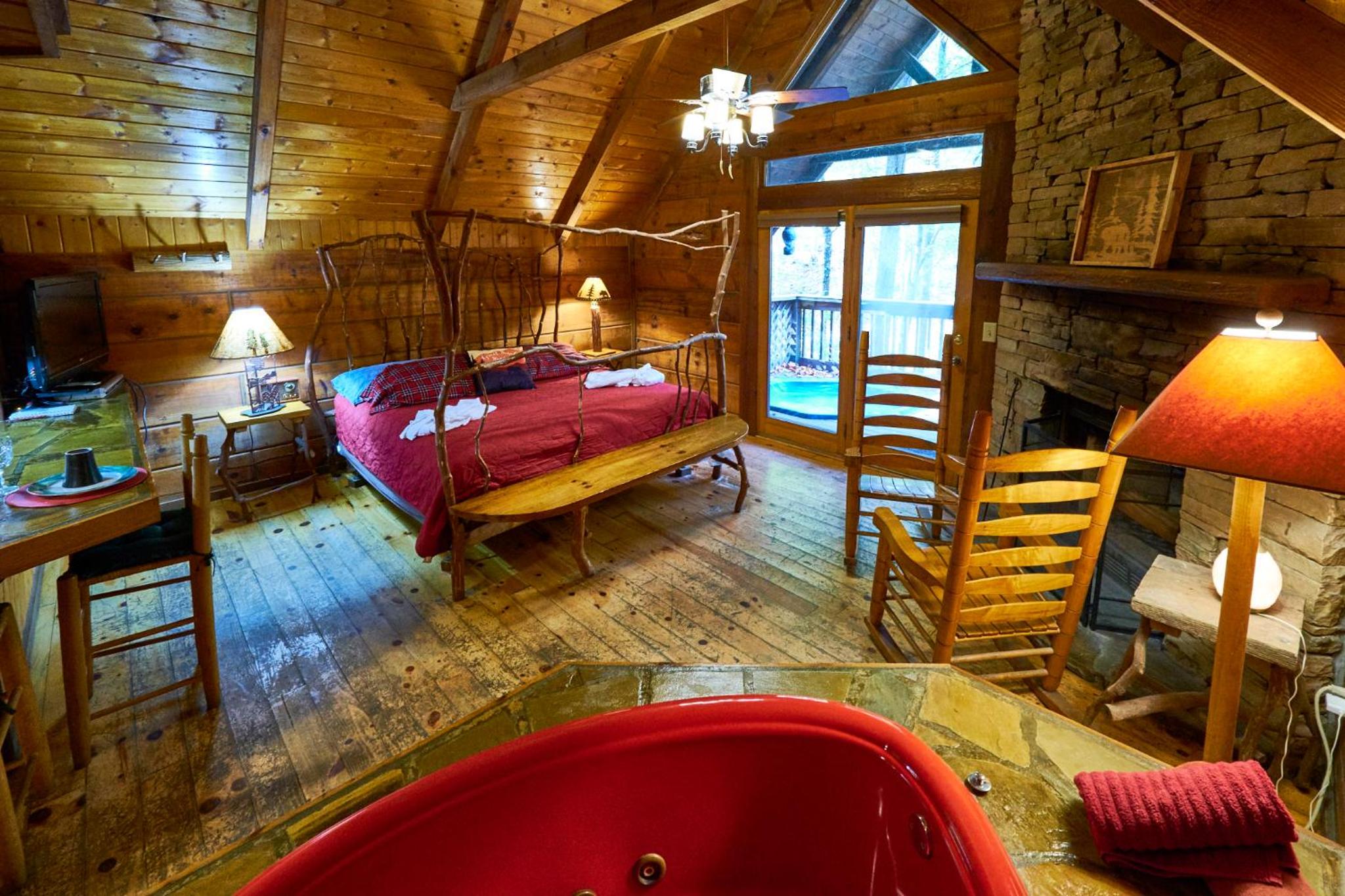Gatlinburg Area Hottub Cabin - Teaberry photo 1