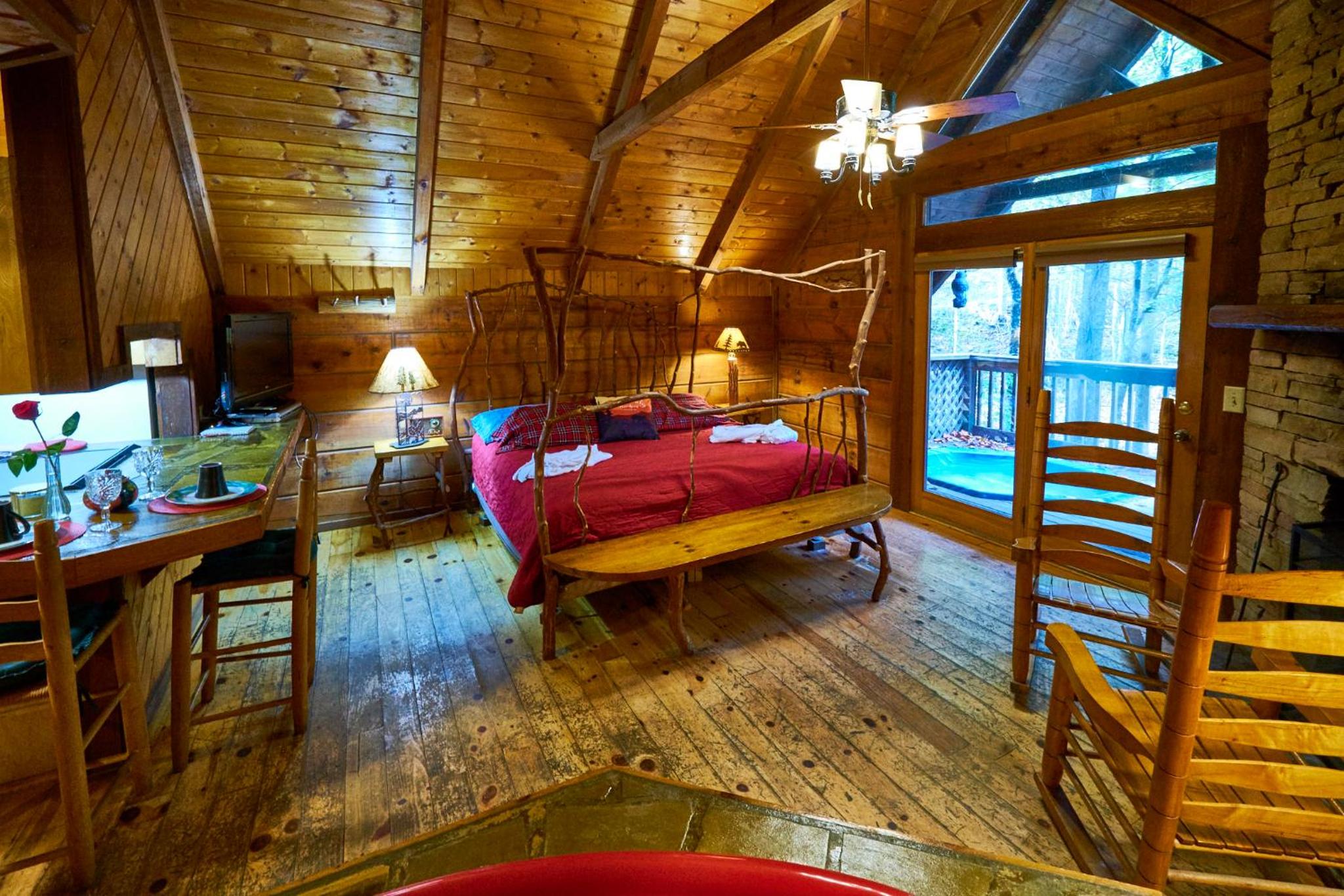 Gatlinburg Area Hottub Cabin - Teaberry photo 2