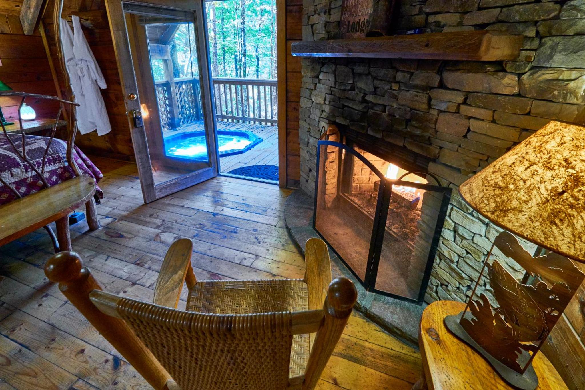 Gatlinburg Area Hottub Cabin - Passion Flower photo 2