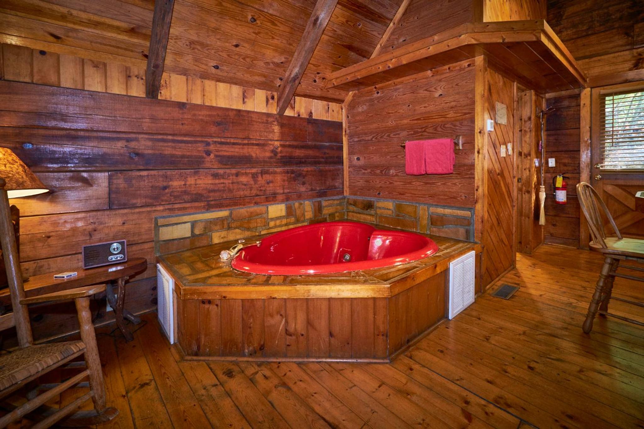 Gatlinburg Area Hottub Cabin - Passion Flower photo 3