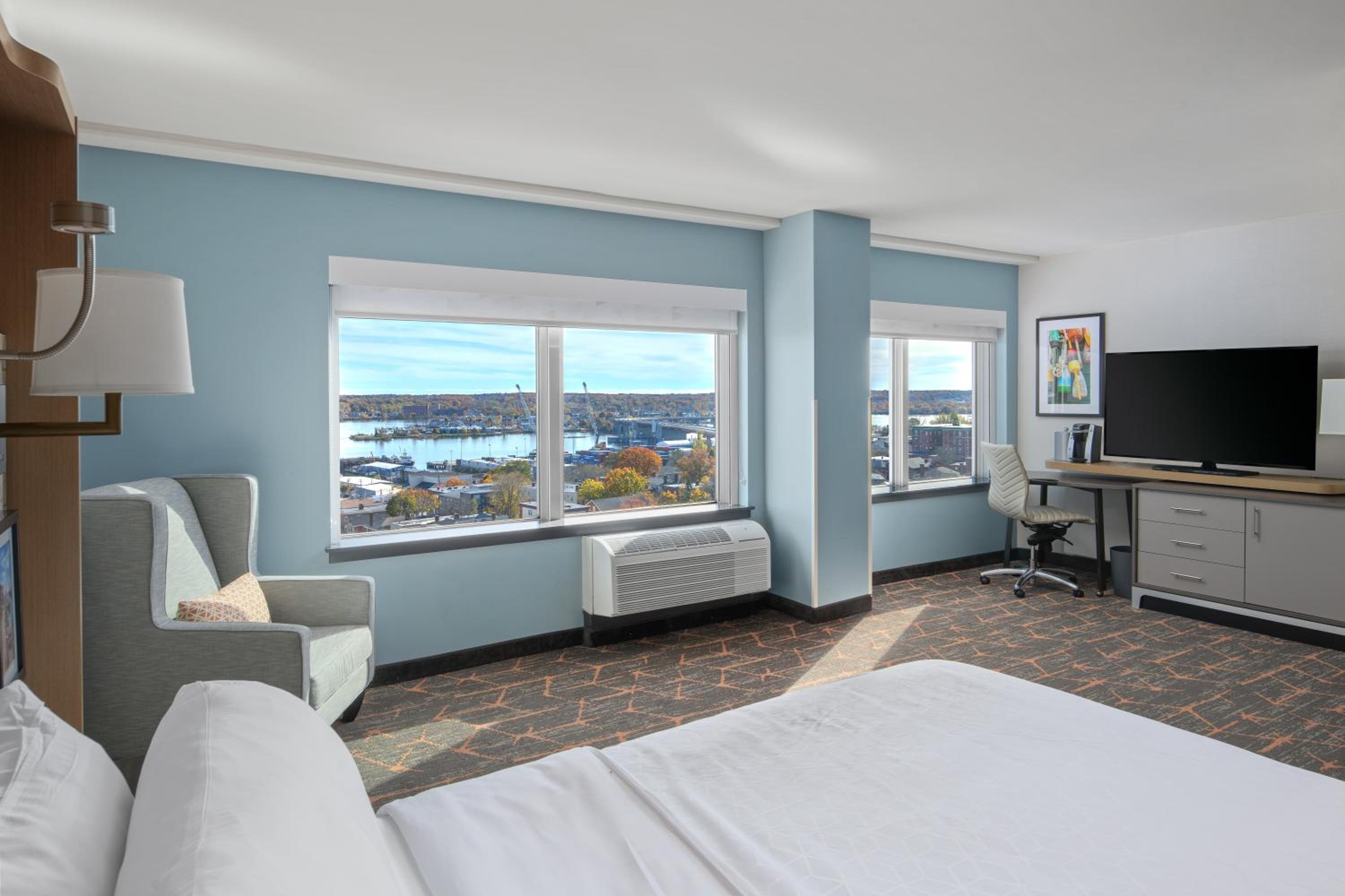 Premium Corner King Room with Sofa Bed and Bay View