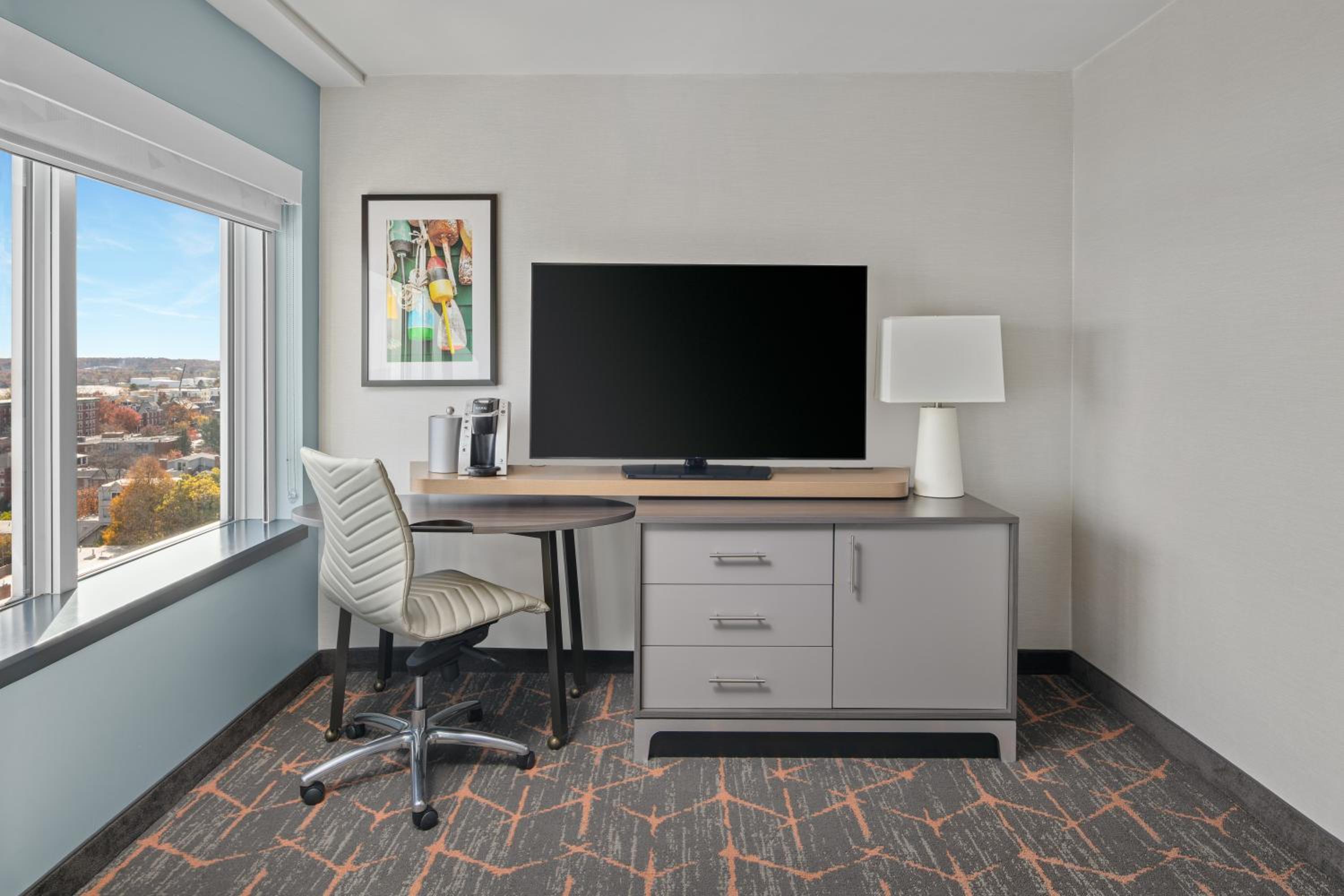 Premium Corner King Room with Bay View - Photo 4