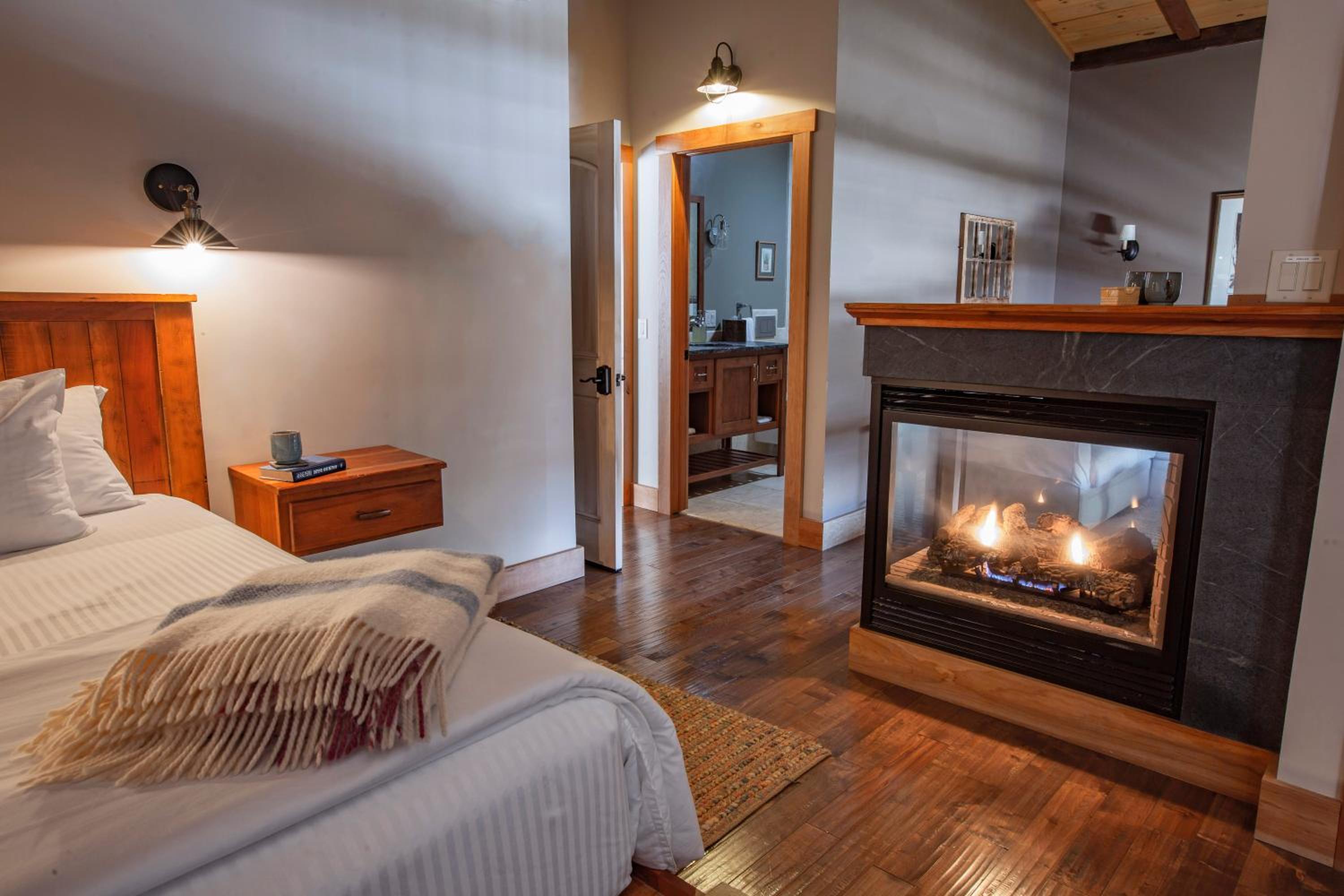 Deluxe King Suite - Photo 1