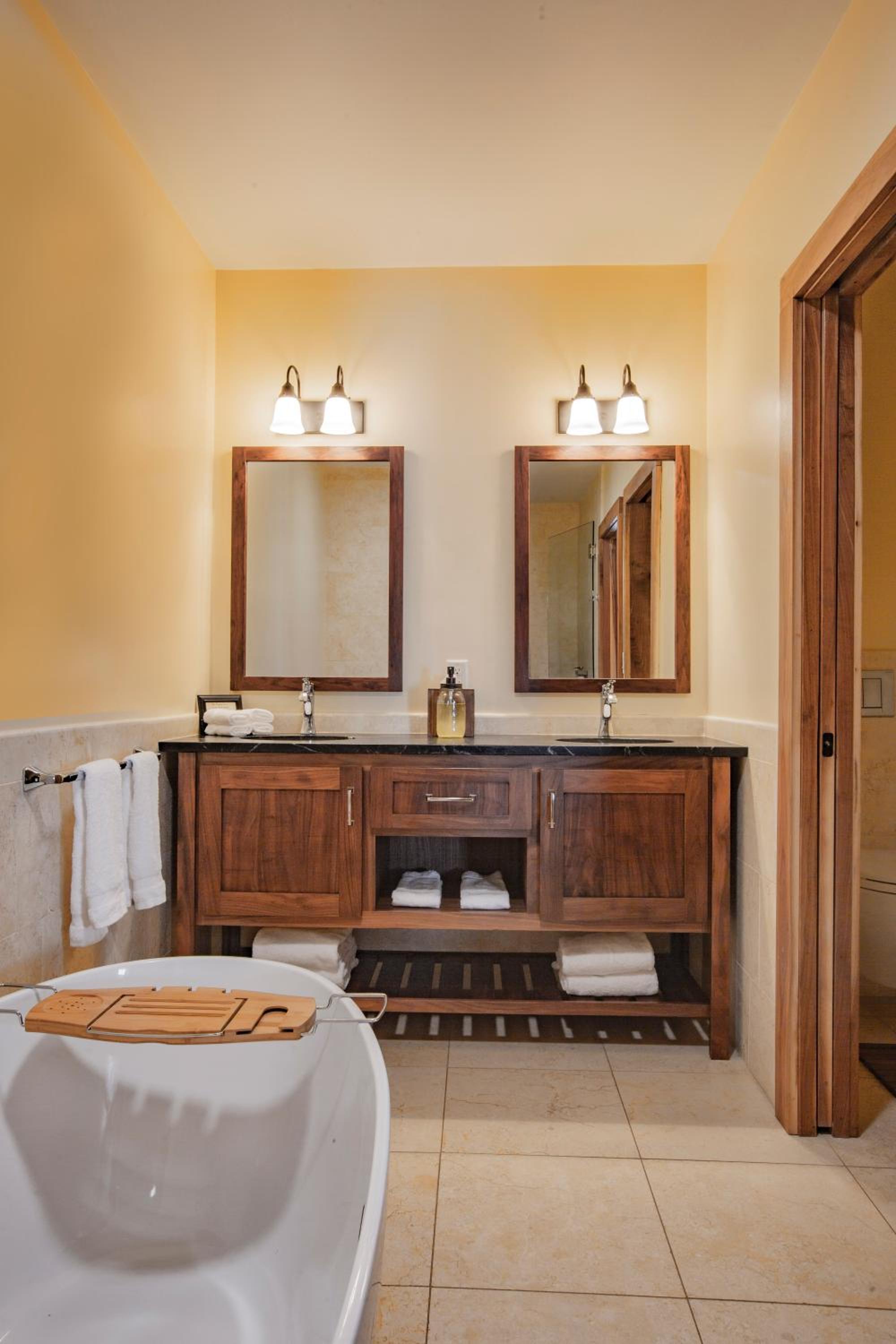 King Suite - Photo 3