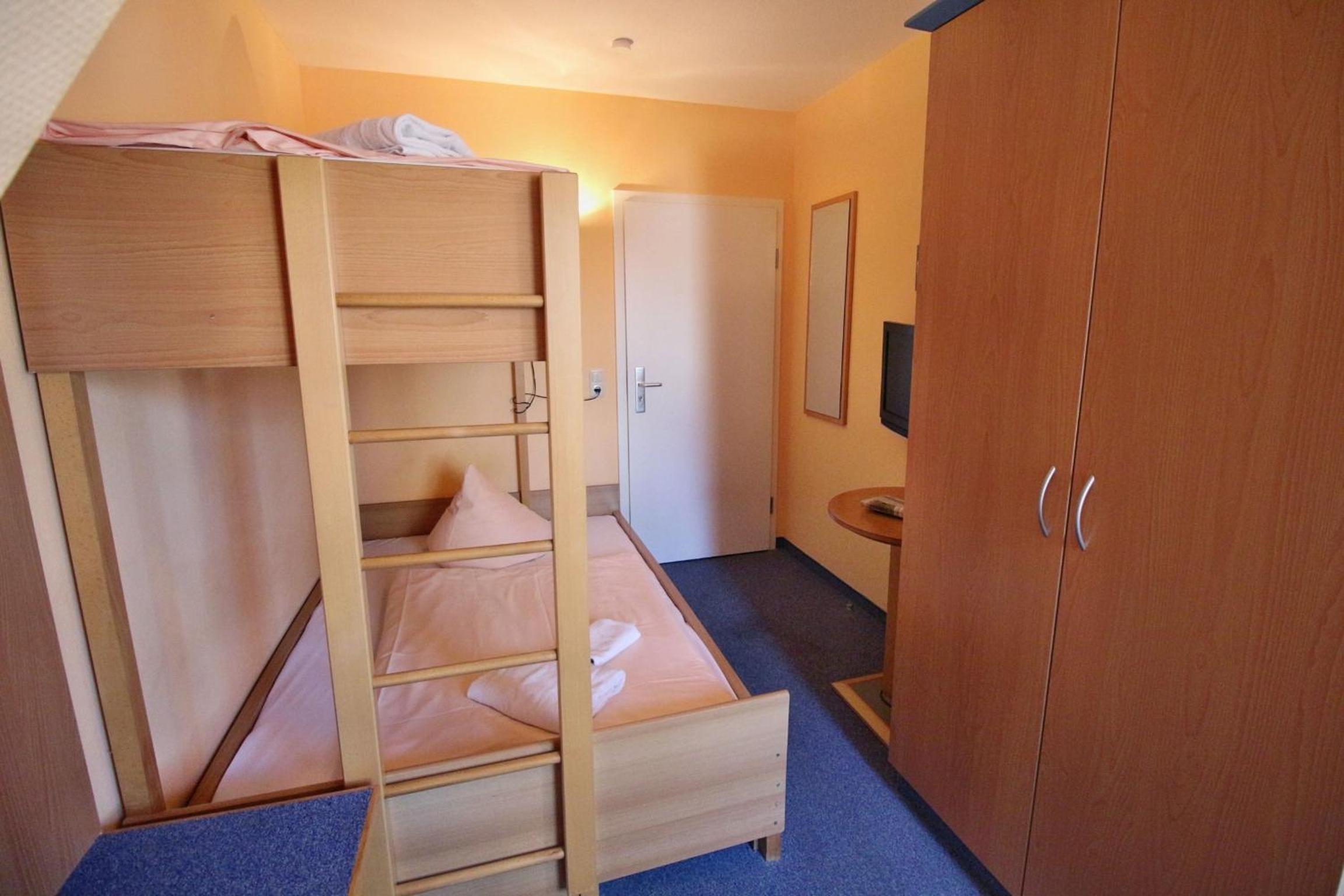 Double Room with Bunk Bed photo 2