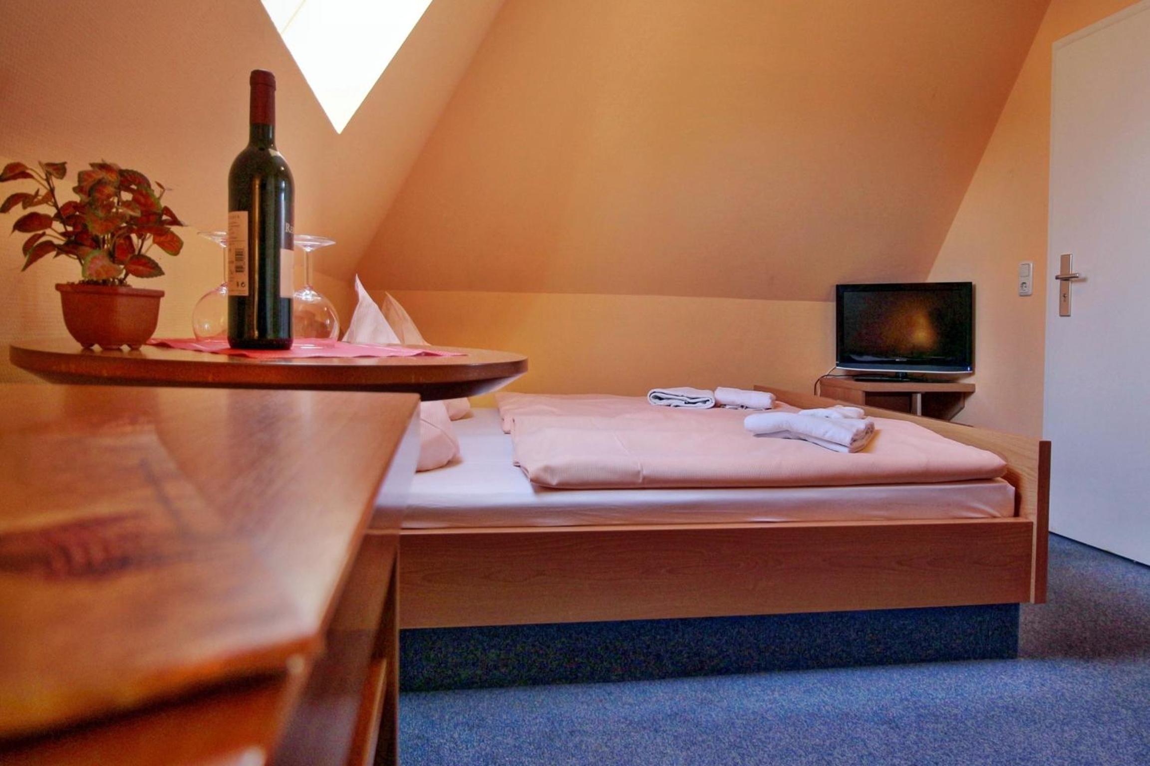 Double Room with Private External Bathroom photo 2
