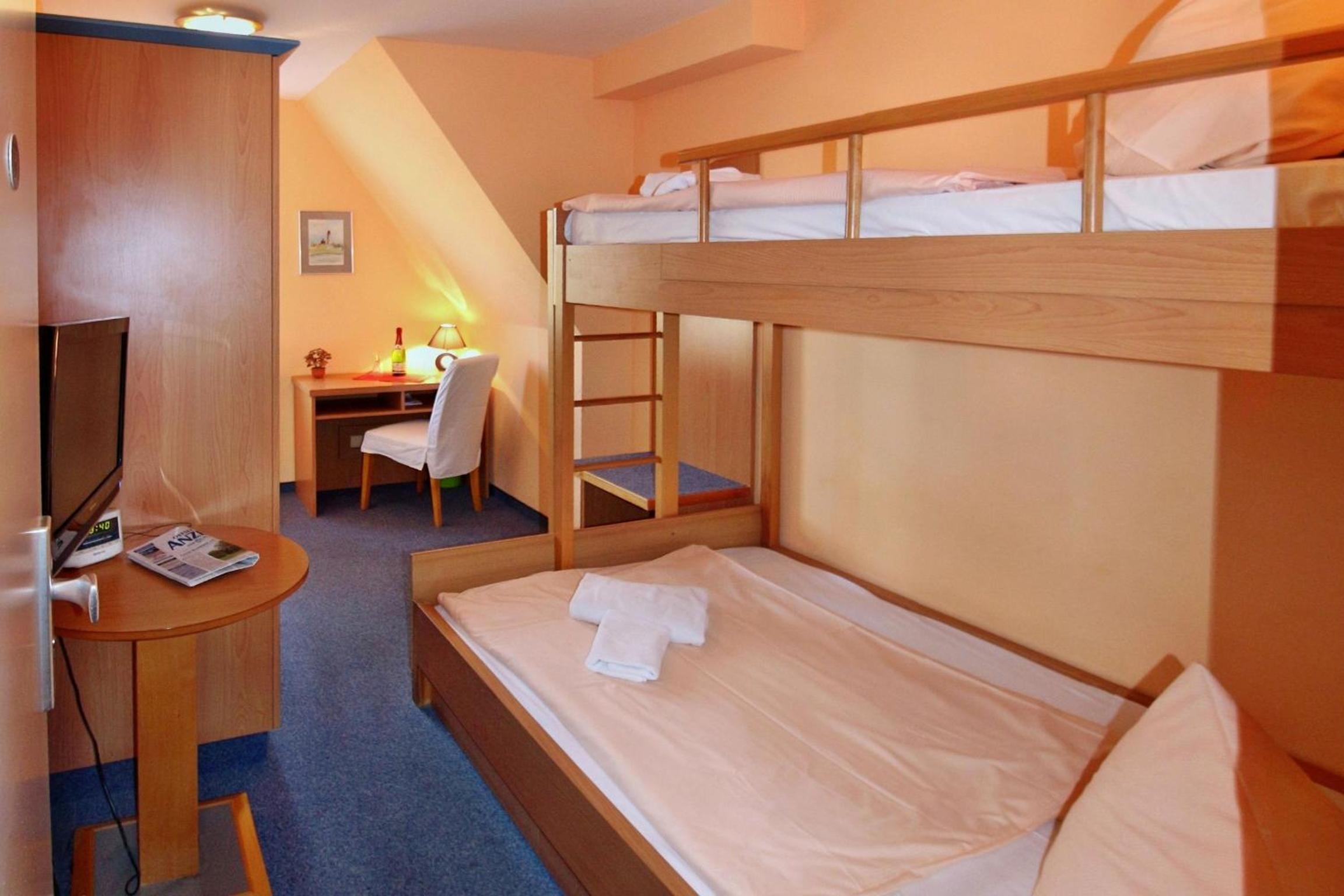 Double Room with Bunk Bed photo 1