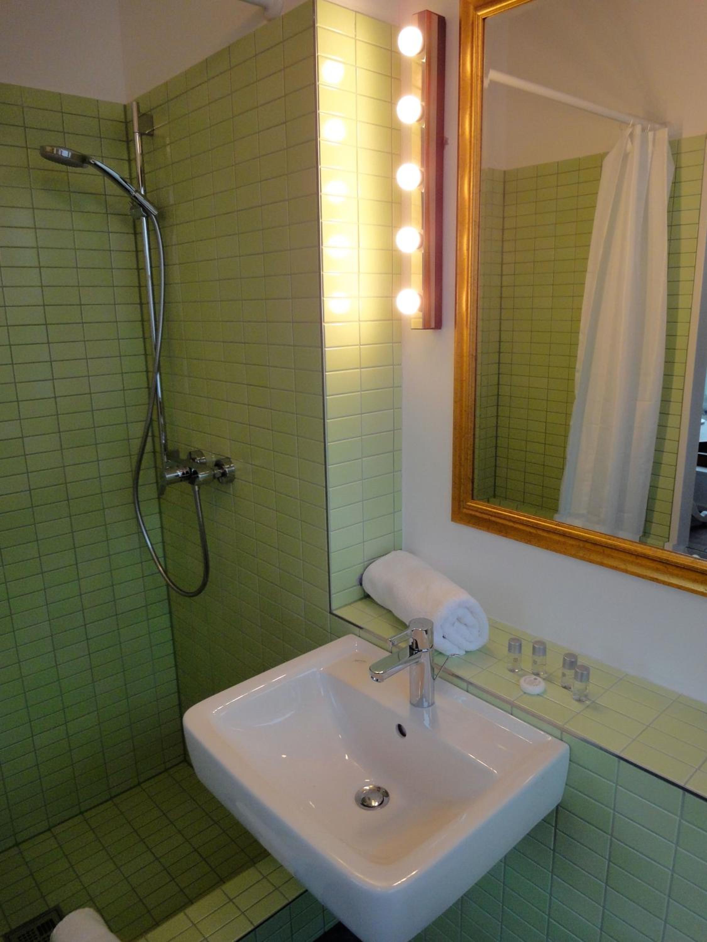 One-Bedroom Apartment - Photo 7