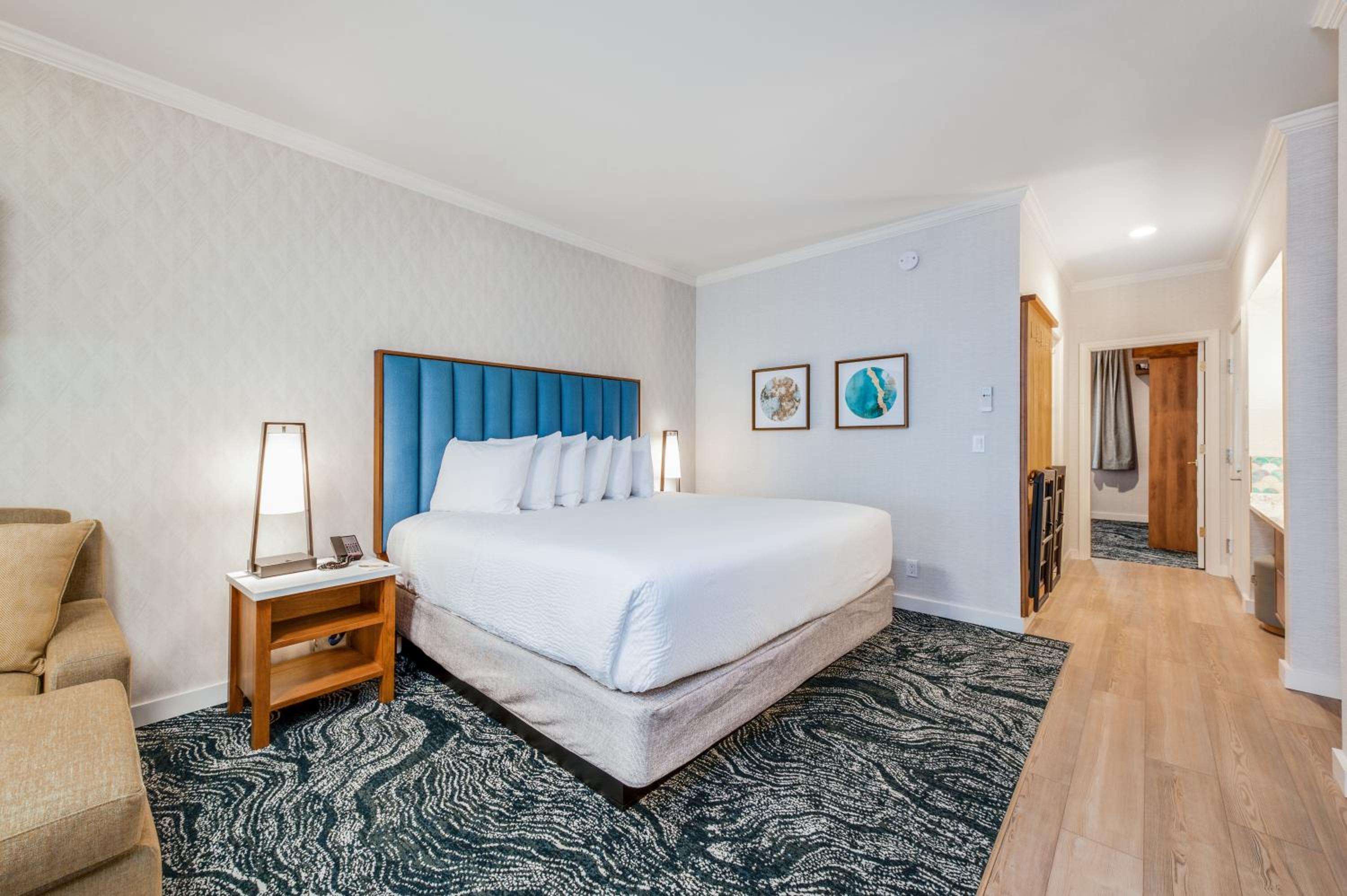 Pet Friendly Pacific Suites Two King (Non-View) photo 3