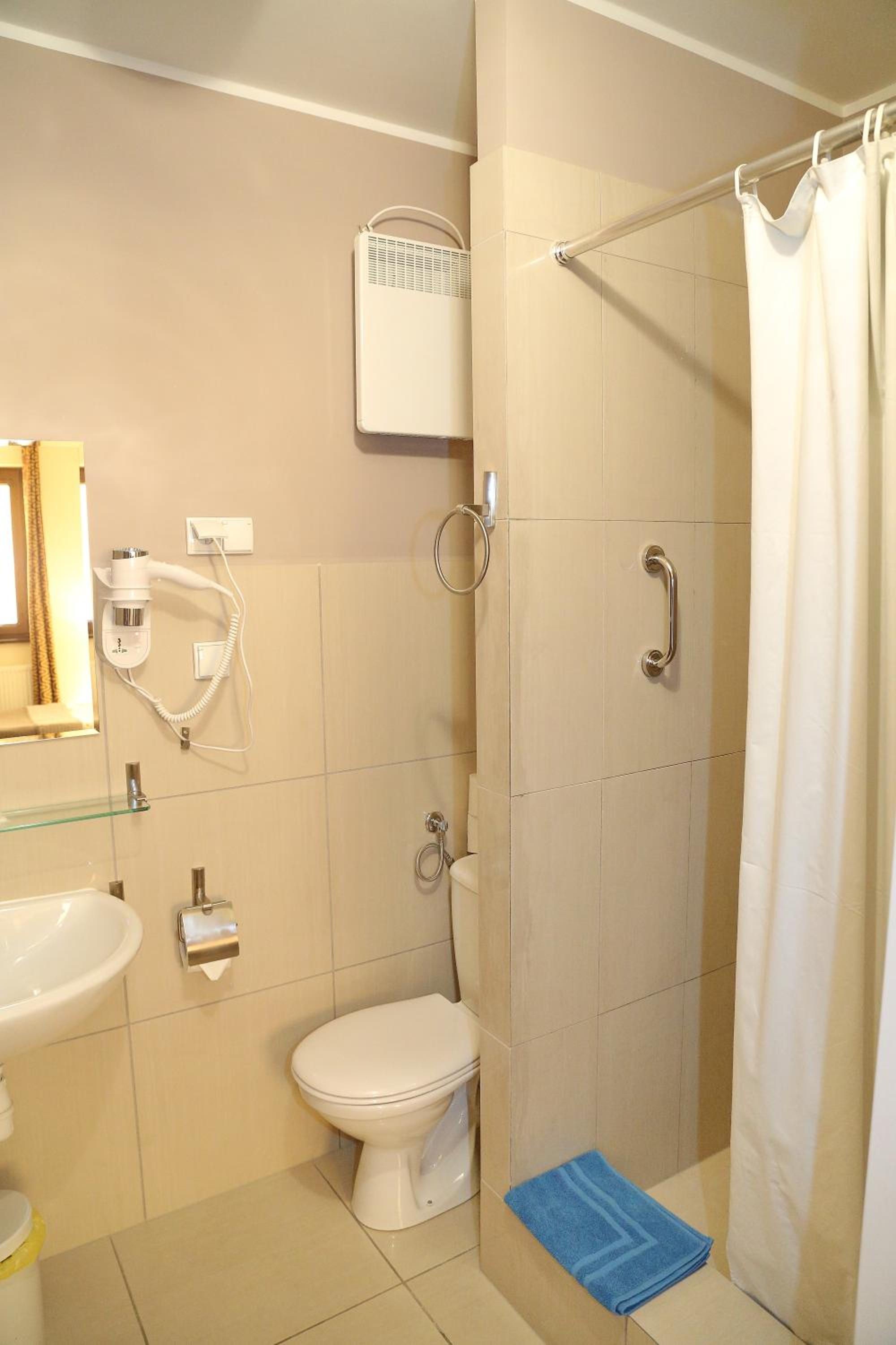 Budget Double Room - Photo 3