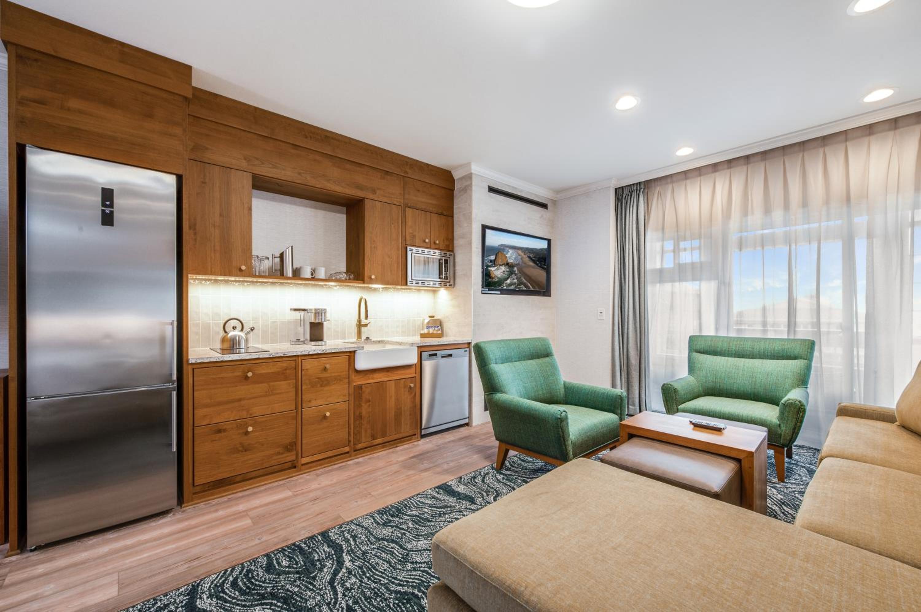 Pacific Suites 2 King (Non View) photo 1