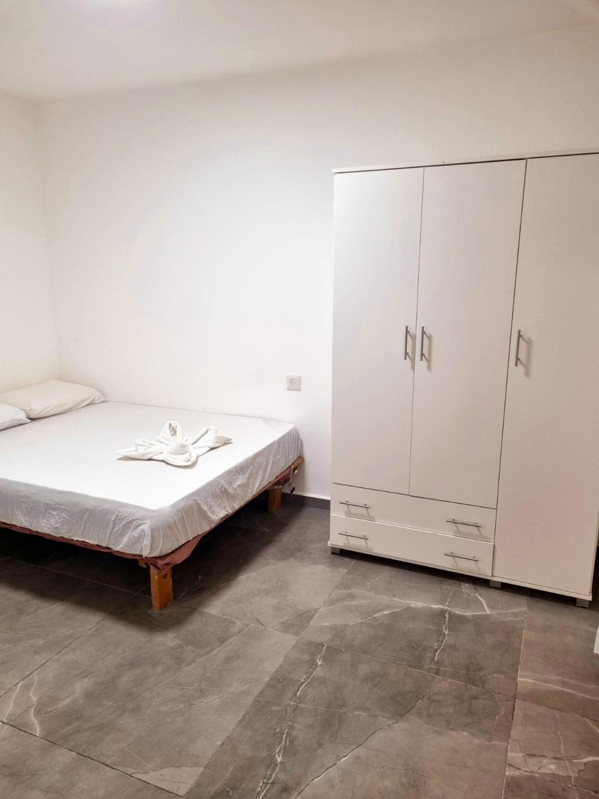 One-Bedroom Apartment - Photo 6