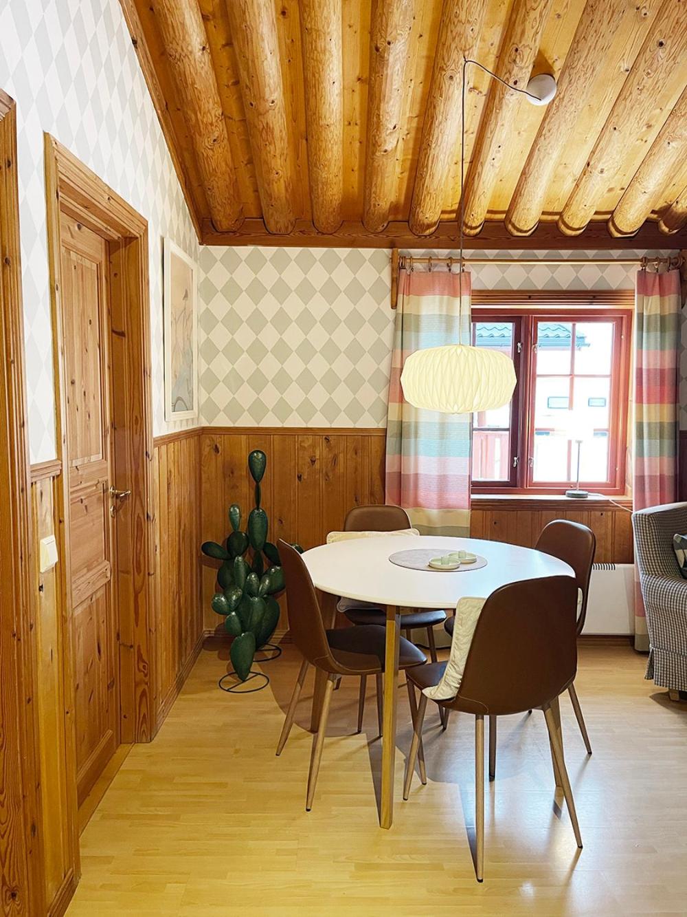 Two-Bedroom Cottage with Garden View - Photo 2
