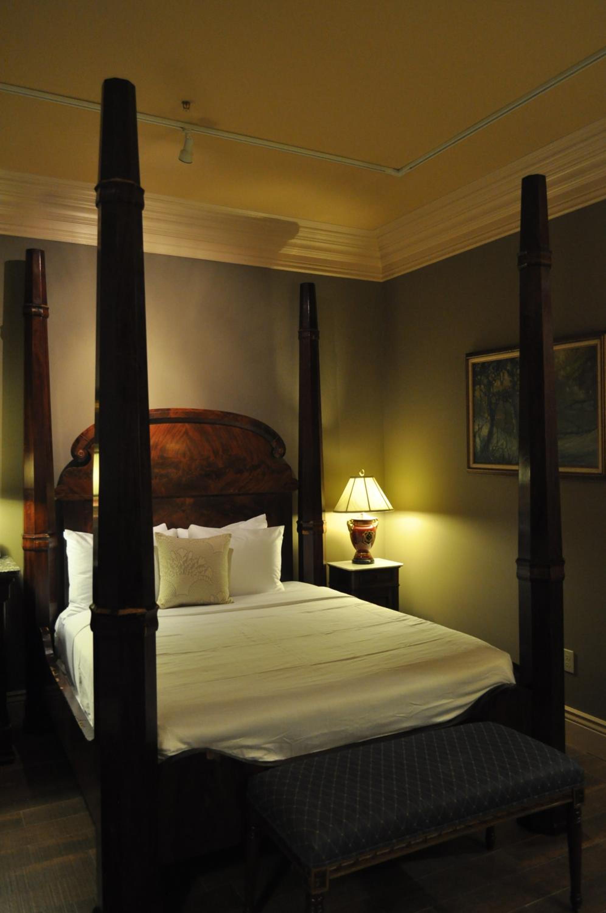 Queen Room photo 1