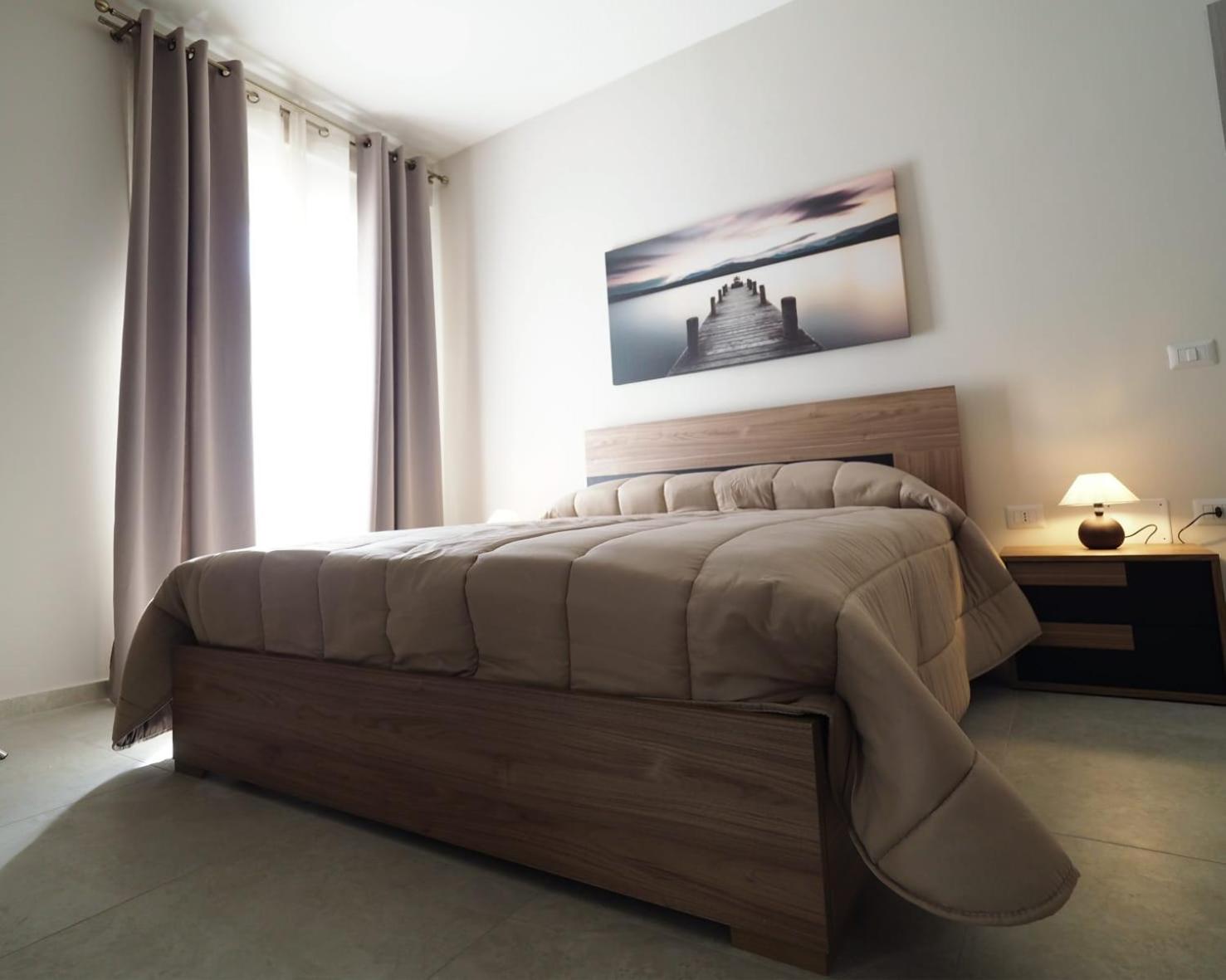 One-Bedroom Apartment photo 1
