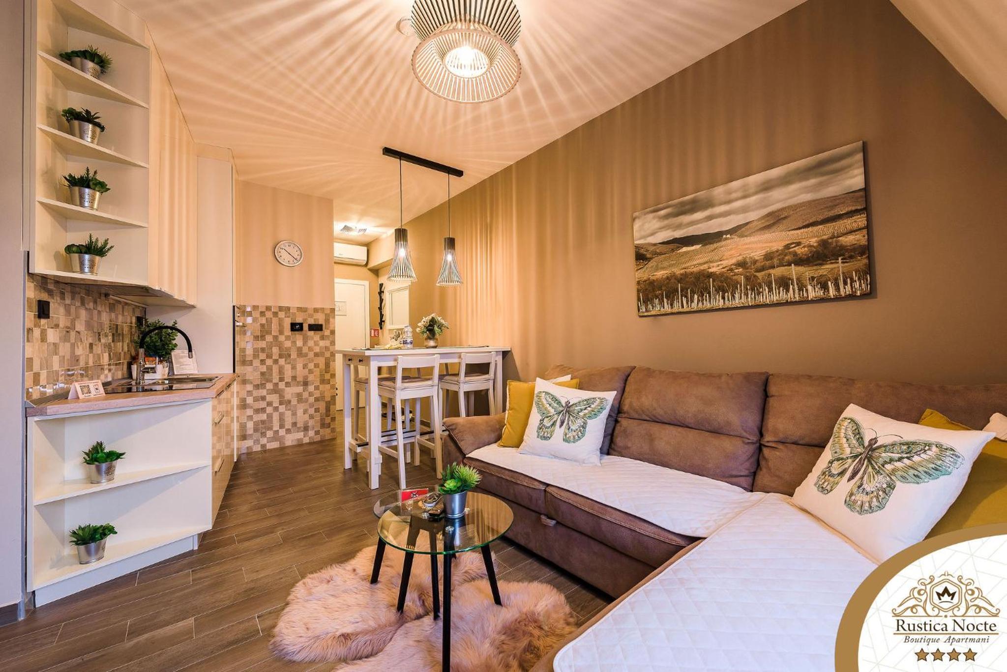 Deluxe Two-Bedroom Apartment with City View - Photo 37
