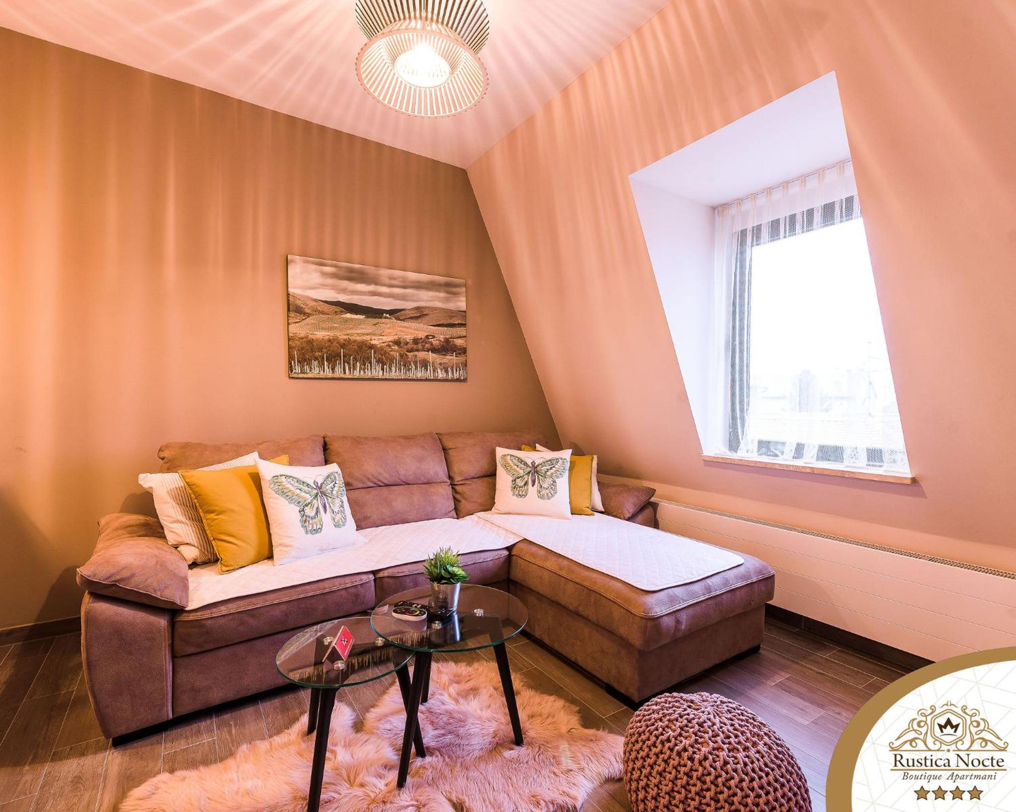 Deluxe Two-Bedroom Apartment with City View - Photo 11